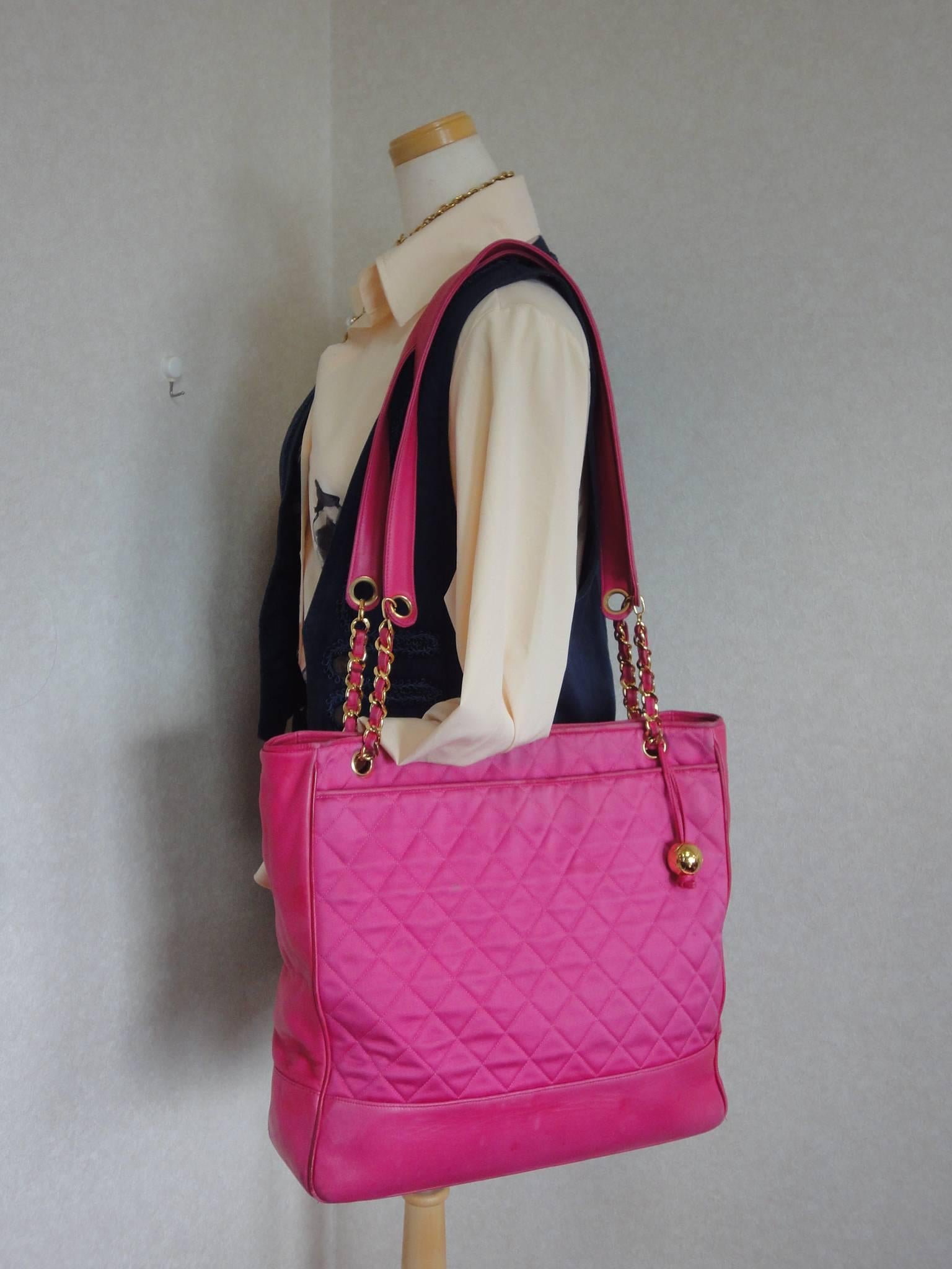 Vintage CHANEL bright pink shoulder tote bag with quilted satin and leather 5