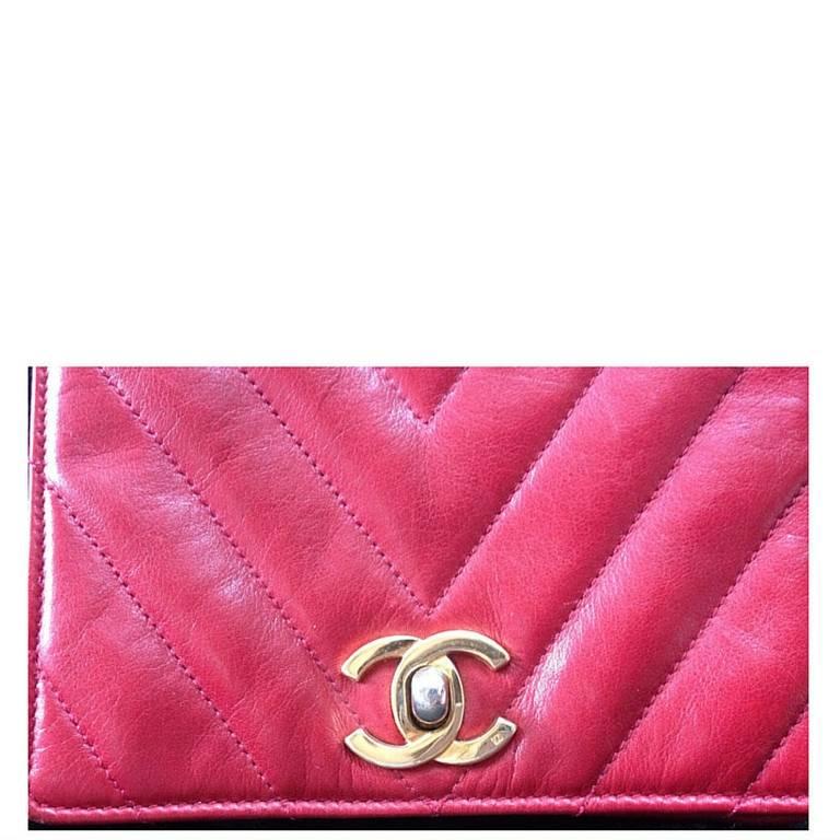 Pink Vintage CHANEL lipstick red lambskin pouch with golden CC closure in chevron V.