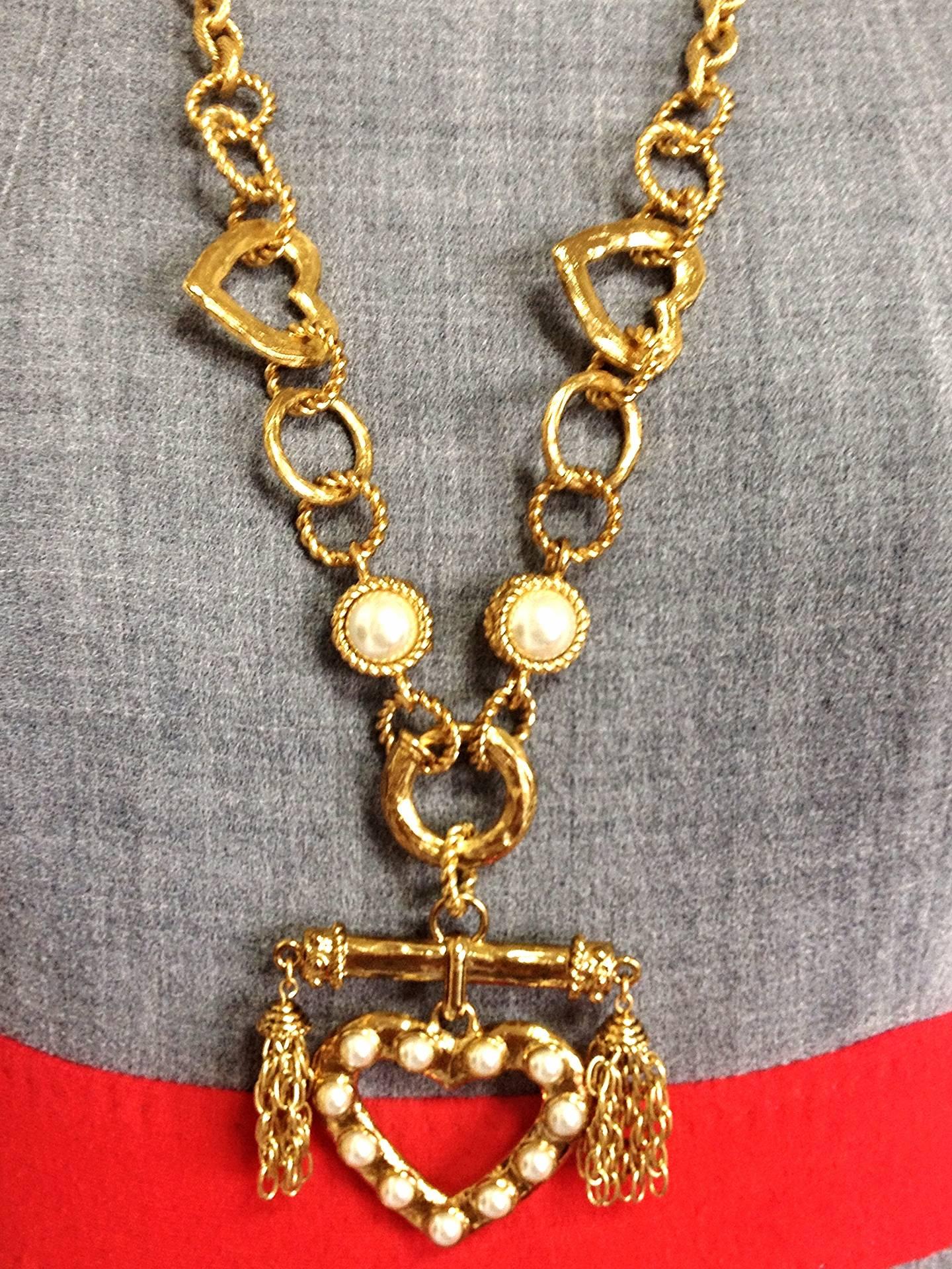MINT. Vintage Moschino thick chain statement necklace with large heart charm For Sale 5