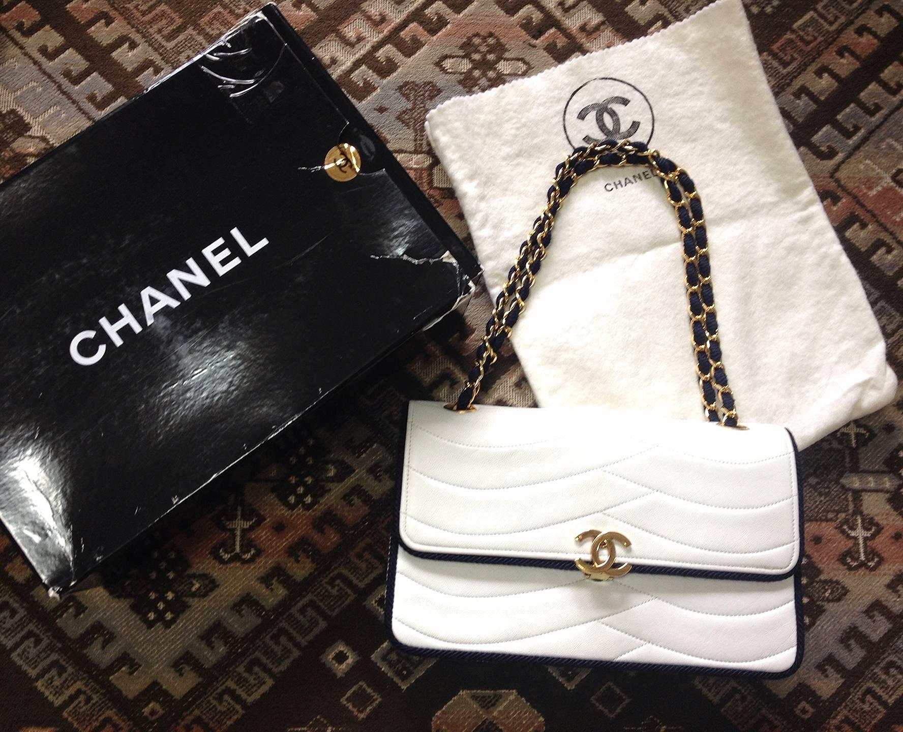 MINT. 80's rare vintage Chanel white 2.55 flap bag with navy rope and gold chain 2