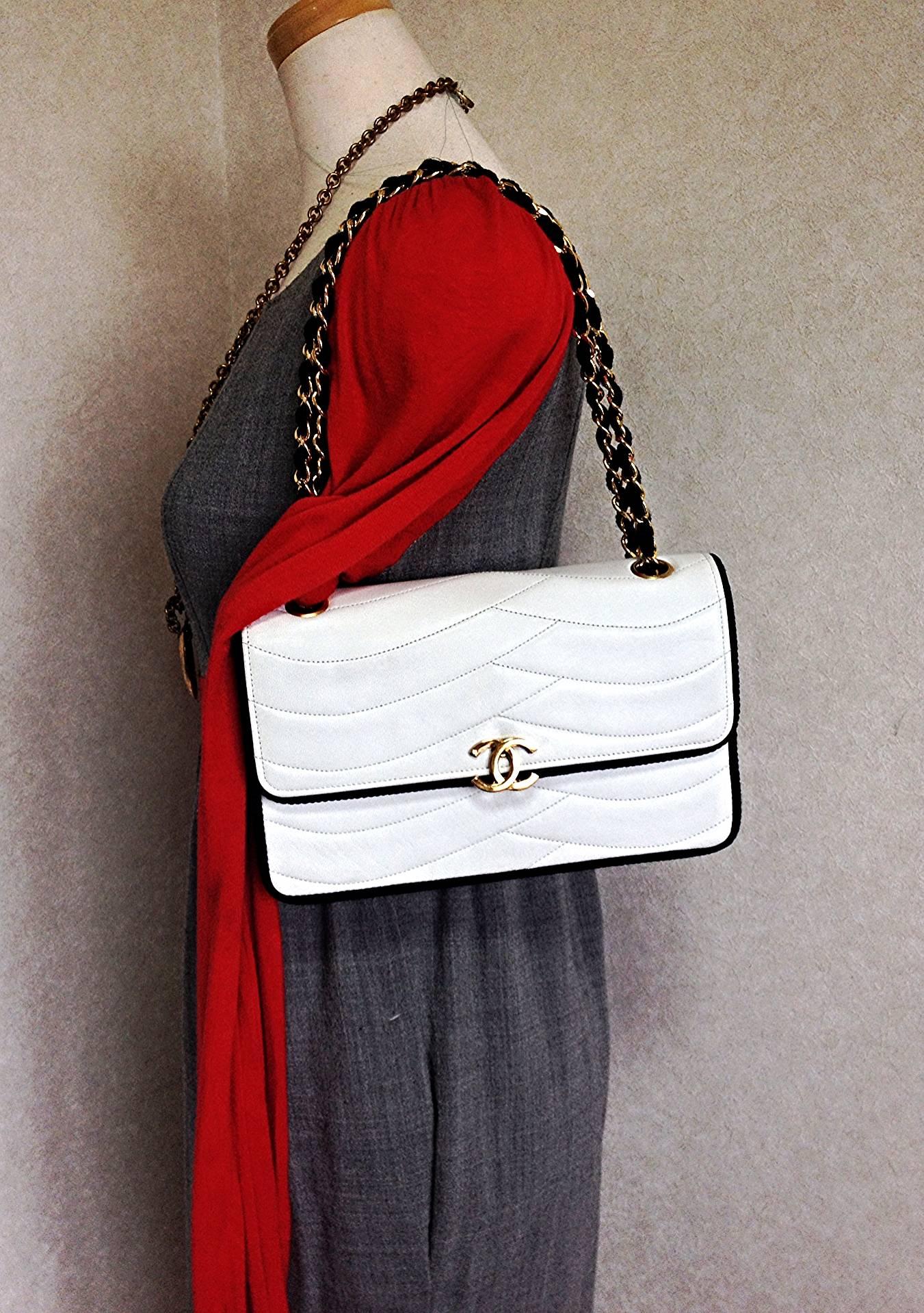 MINT. 80's rare vintage Chanel white 2.55 flap bag with navy rope and gold chain 1