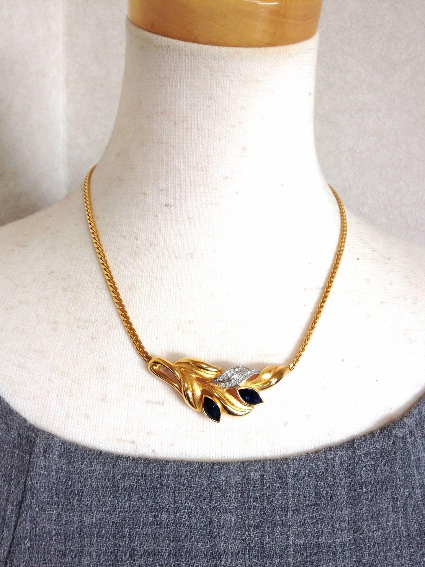 Vintage LANVIN golden chain skinny necklace with golden leaf motif pendant top For Sale 2