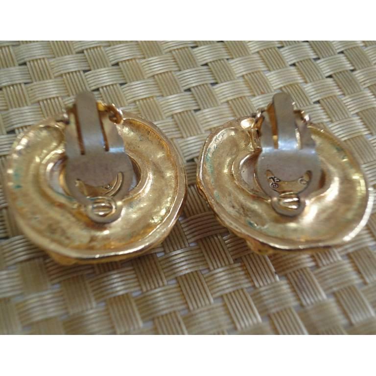 Women's Vintage CHANEL gold tone earrings with faux pearl and rhinestone crystals.  For Sale