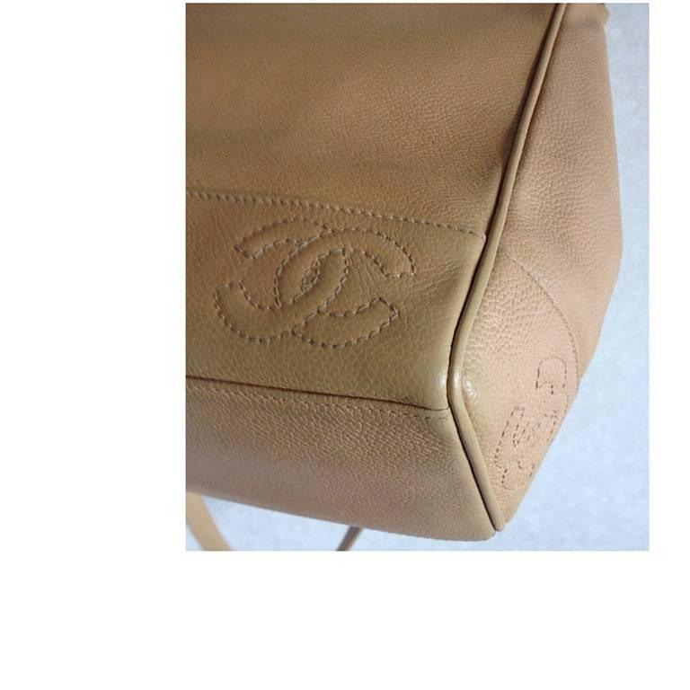 Vintage CHANEL brown beige caviar leather chain tote bag, shoulder purse with CC In Good Condition For Sale In Kashiwa, Chiba