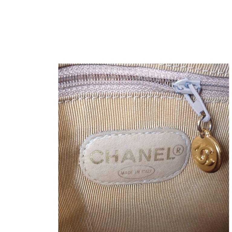 Women's Vintage CHANEL brown beige caviar leather chain tote bag, shoulder purse with CC For Sale