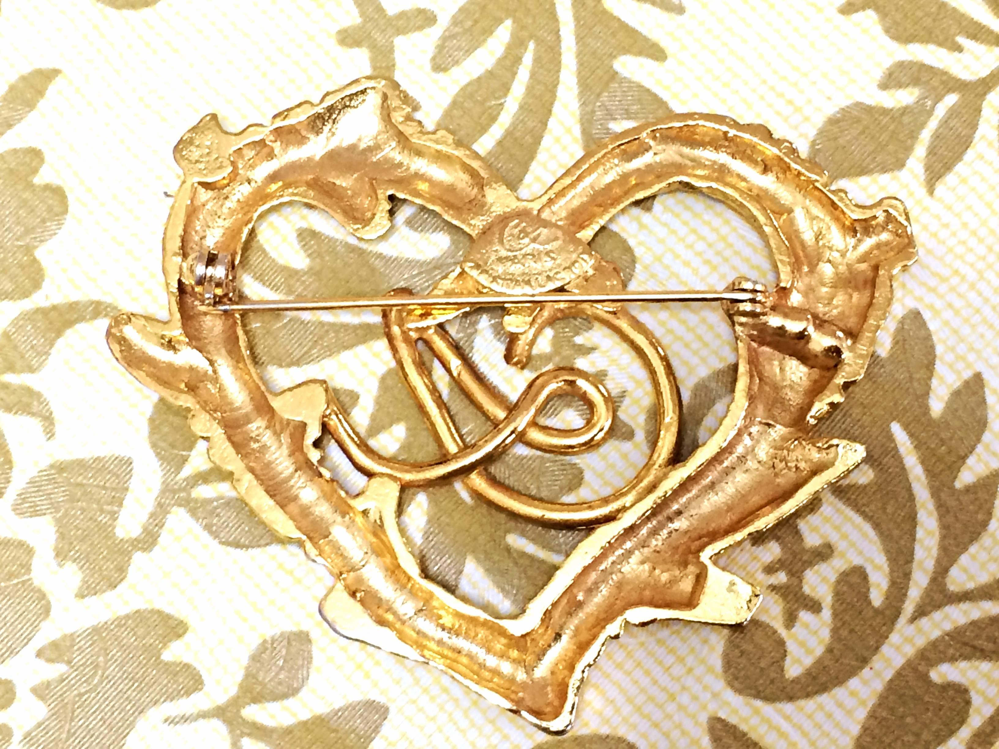 Vintage Christian Lacroix large golden heart and arabesque motif brooch, hat pin For Sale 2