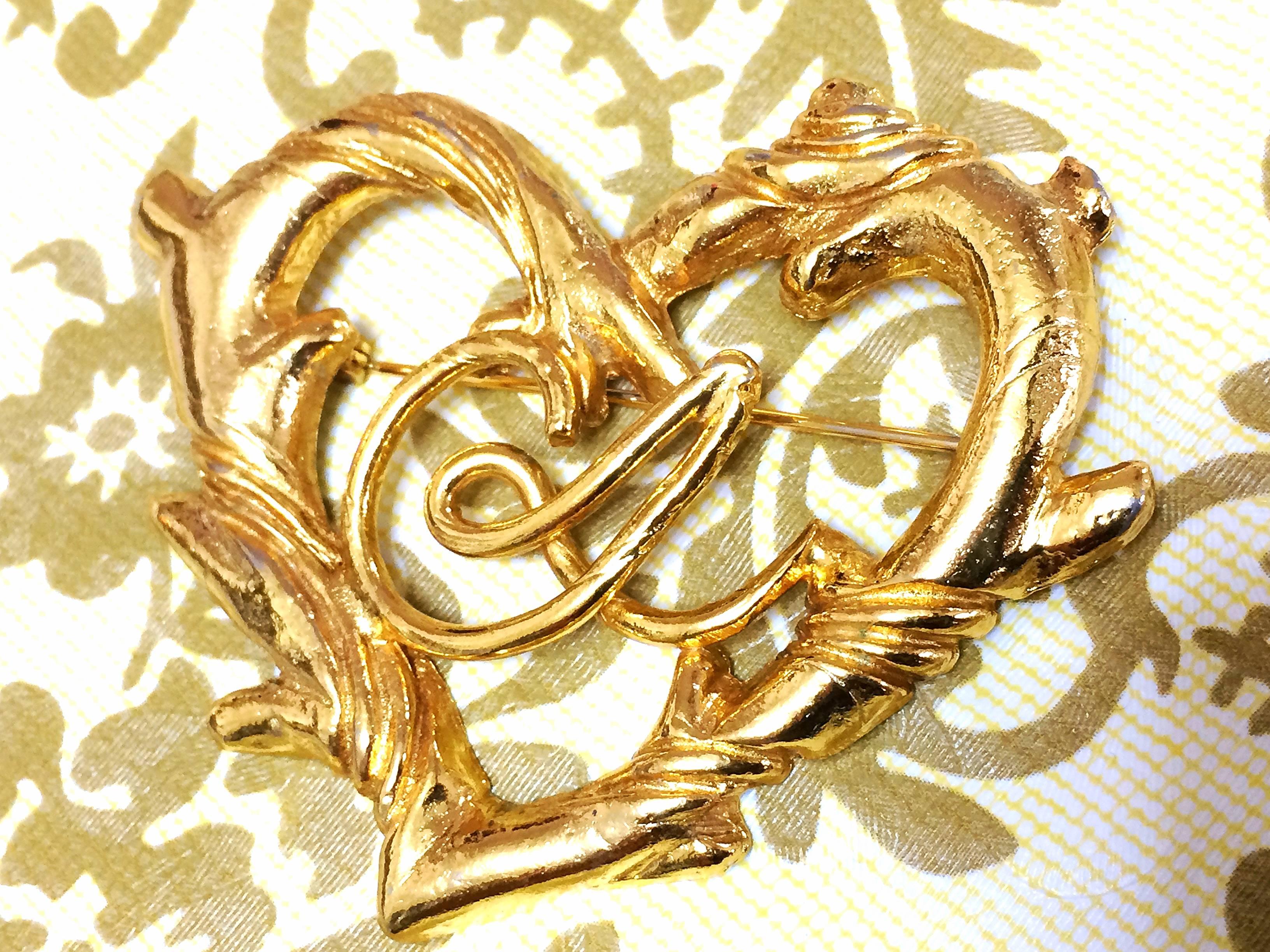 Vintage Christian Lacroix large golden heart and arabesque motif brooch, hat pin For Sale 1