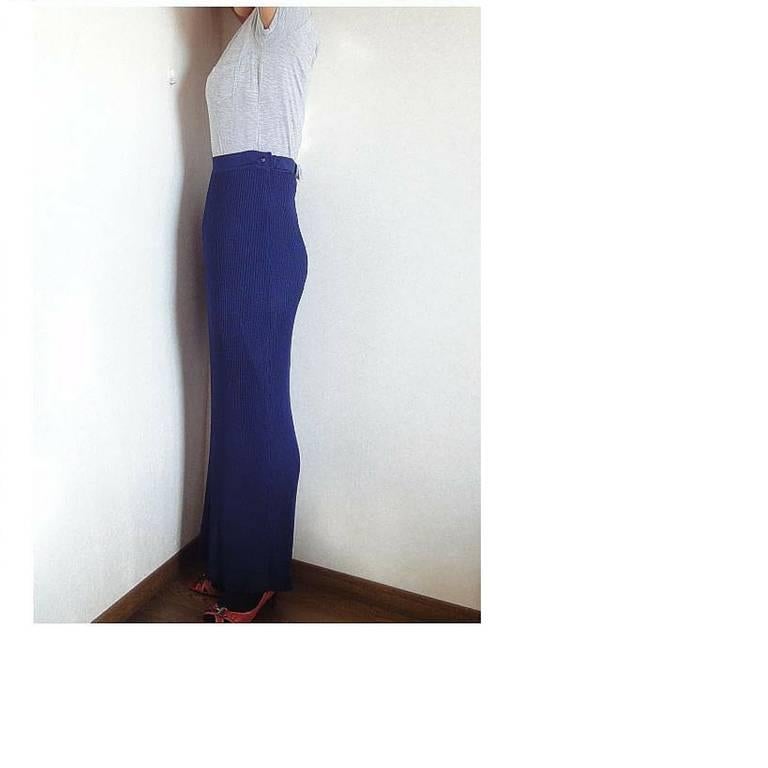Women's Vintage CHANEL navy knit long skirt with golden CC button. Classic look. For Sale