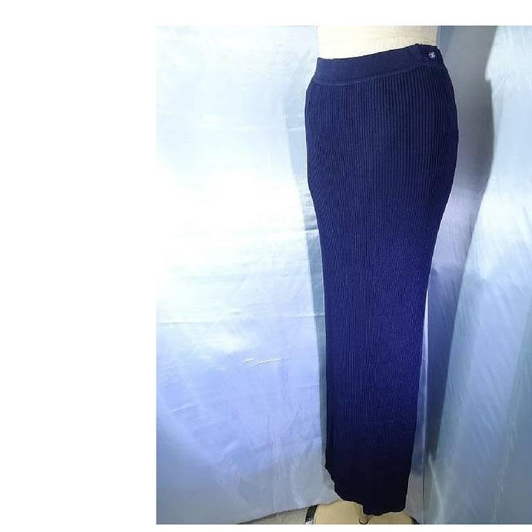 Purple Vintage CHANEL navy knit long skirt with golden CC button. Classic look. For Sale