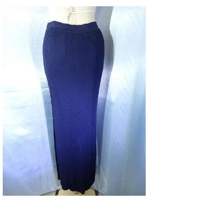 Vintage CHANEL navy knit long skirt with a matching CC button. Sexy and classic long skirt from Chanel. 
Size 40. Waist 26