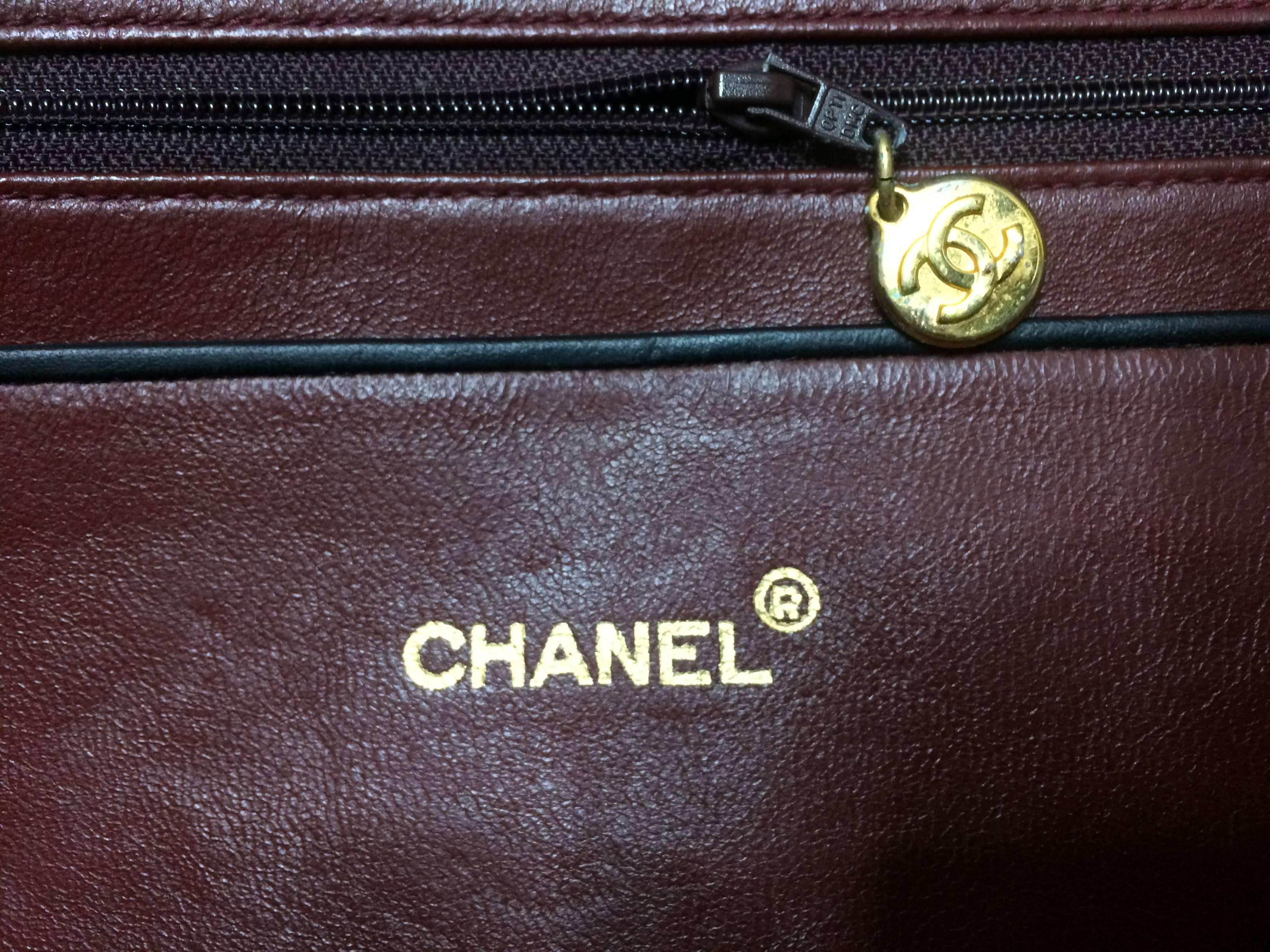 Vintage CHANEL black lambskin large classic bag with double golden chain strap In Good Condition In Kashiwa, Chiba