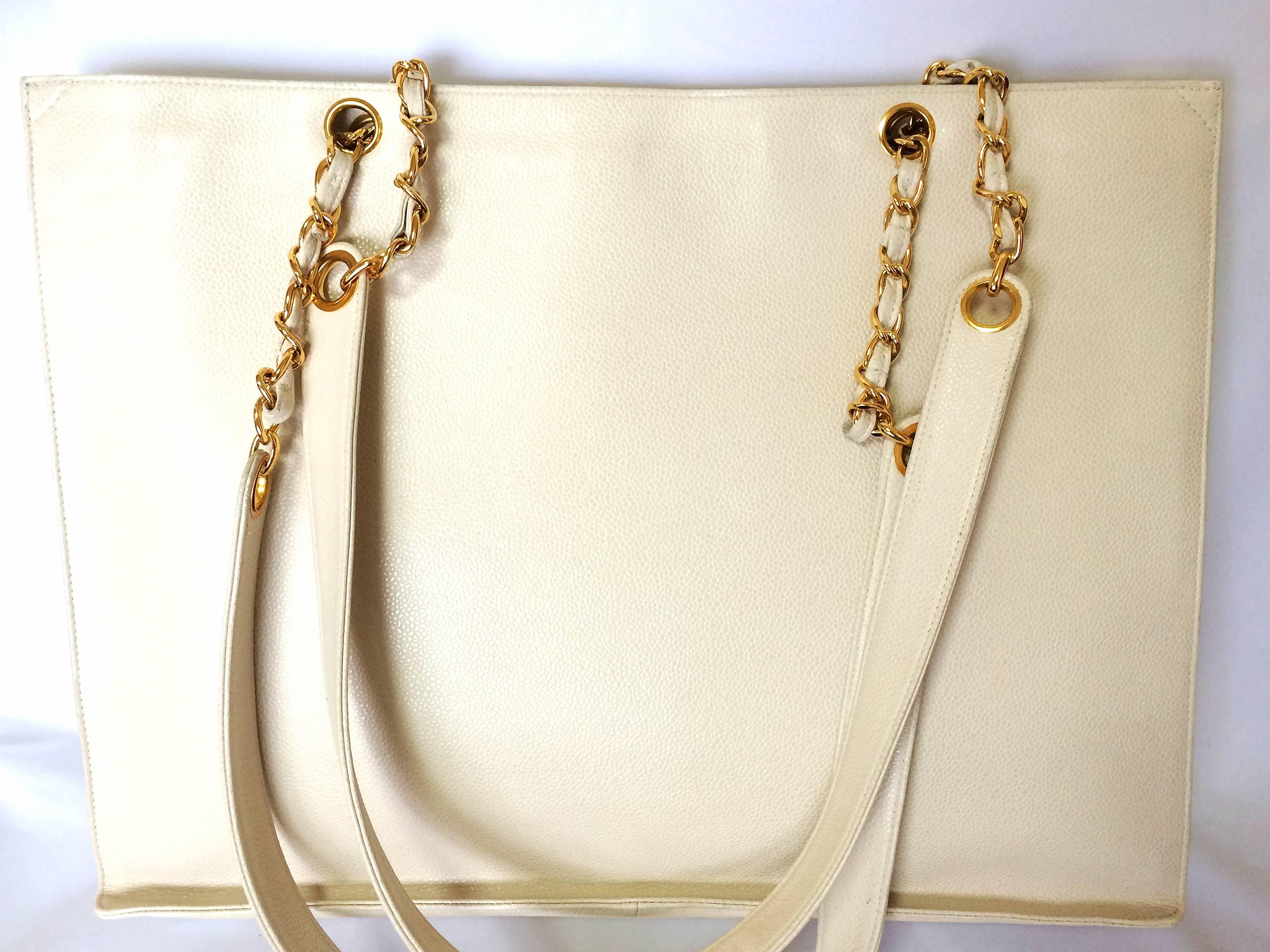 white handbag with gold chain