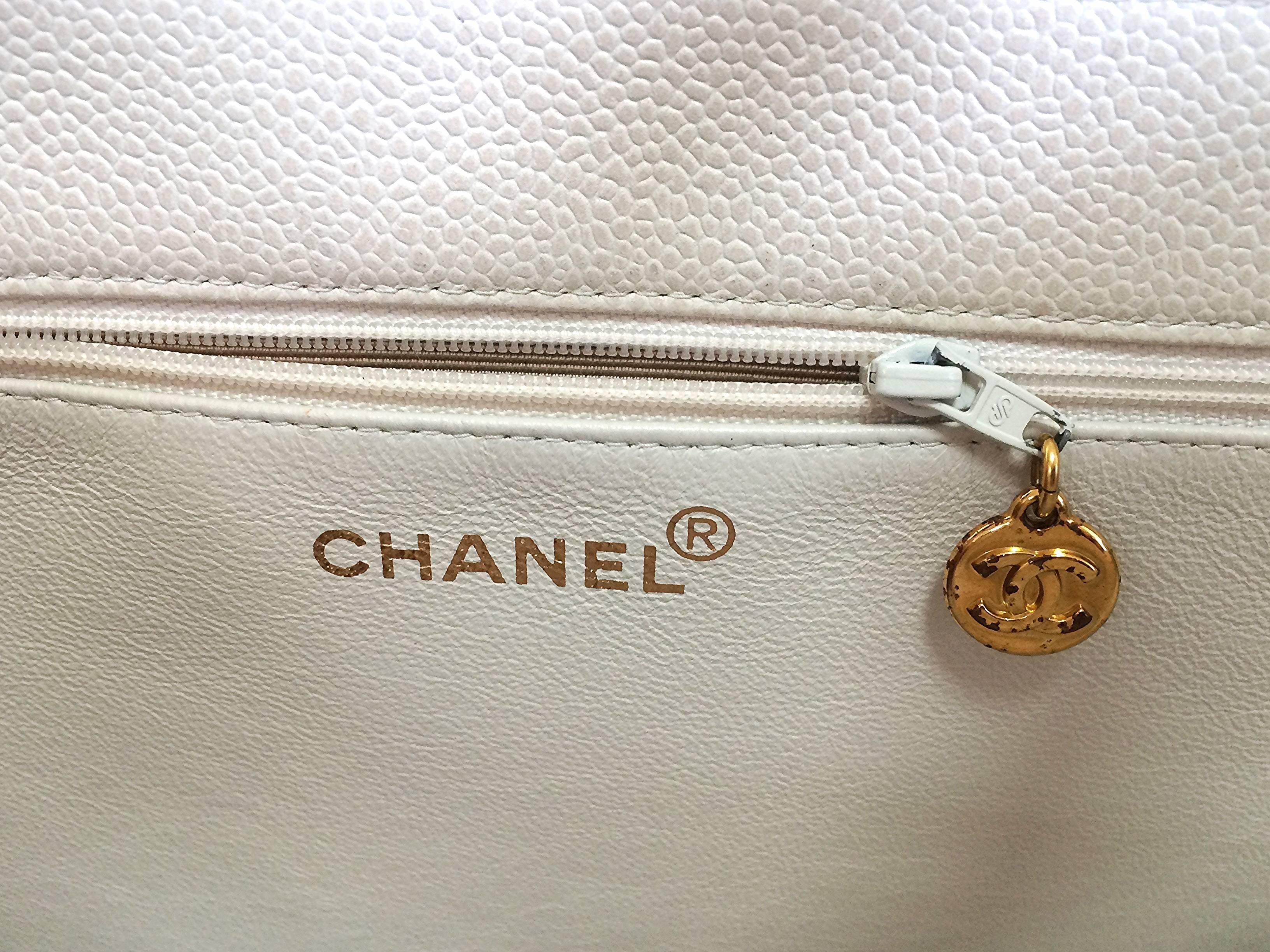 Vintage CHANEL ivory white caviar large tote bag, shopper bag with chains. For Sale 2