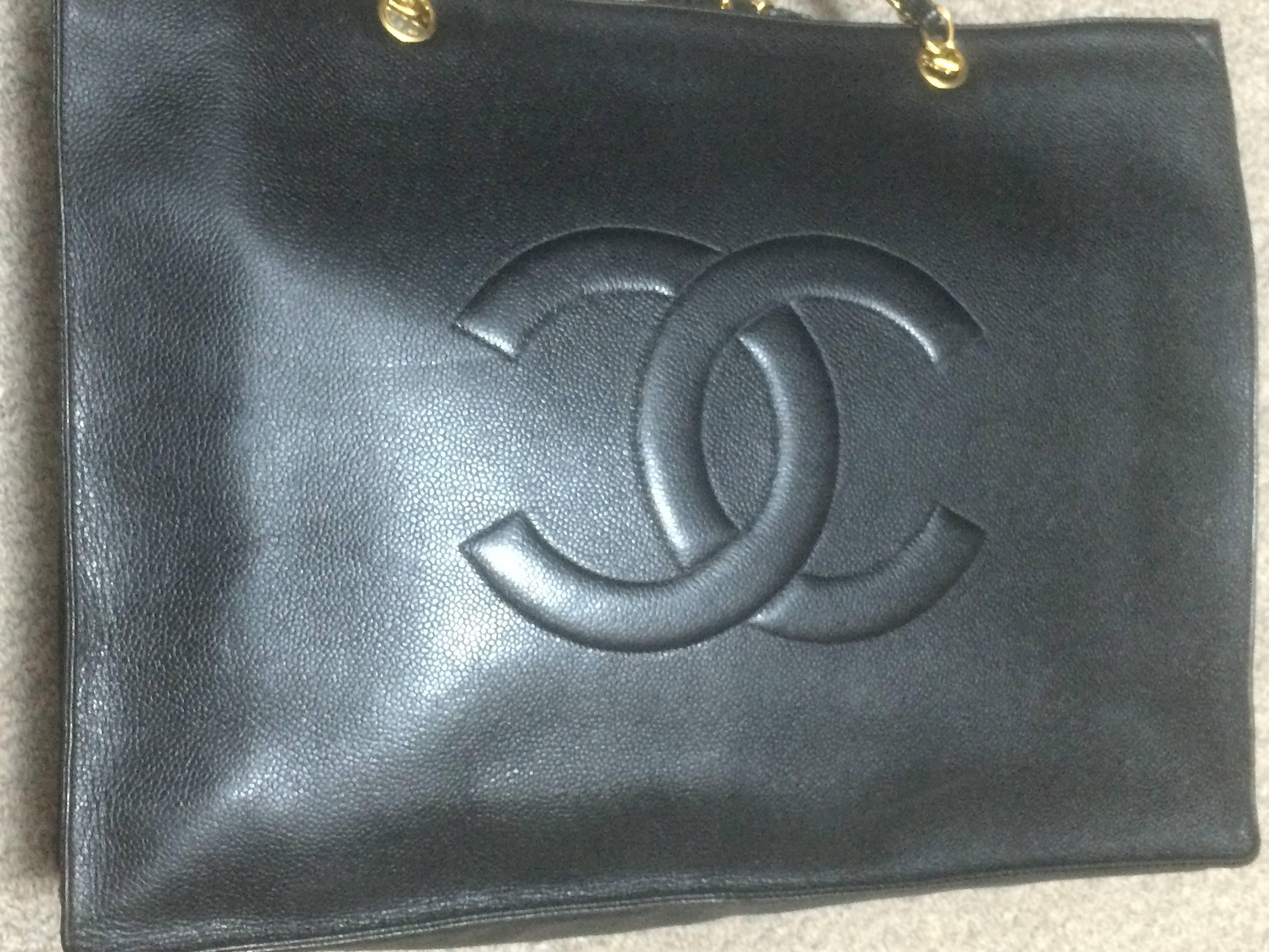 1990s. Vintage CHANEL black caviar leather extra large tote bag with gold tone chain handles and CC motif. Classic purse for daily use.

Beautiful vintage condition!

Introducing a vintage CHANEL black color caviar leather tote from the