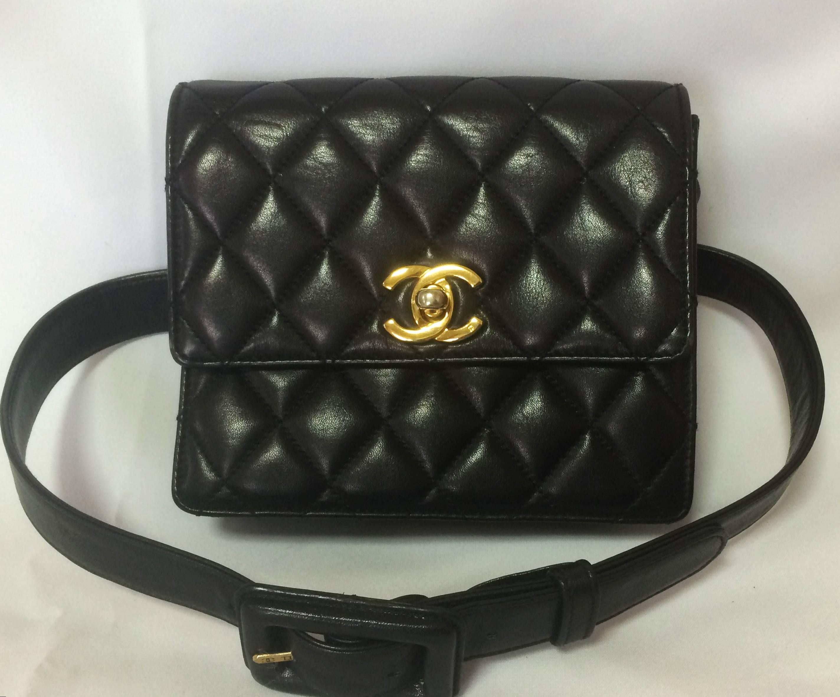 MINT. Vintage CHANEL square black lambskin waist purse, fanny pack with belt.  In Excellent Condition In Kashiwa, Chiba