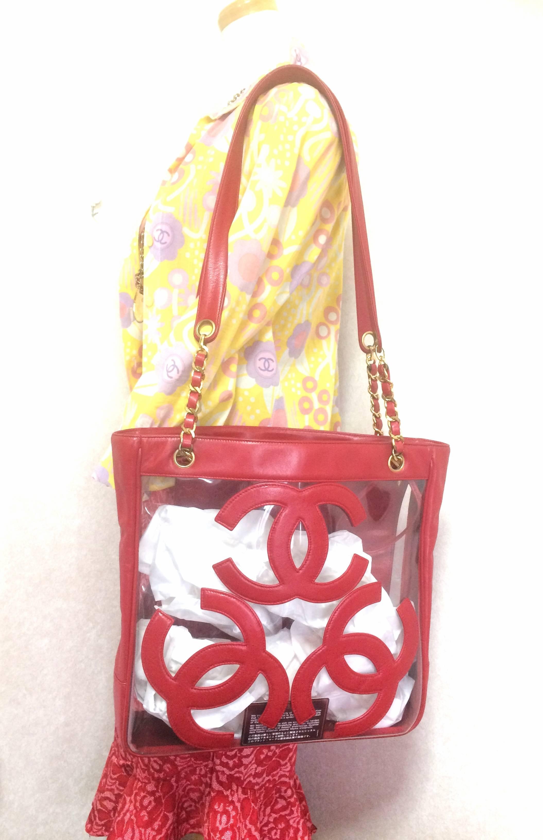 Vintage CHANEL clear vinyl and red leather combination shoulder purse, tote bag For Sale 2