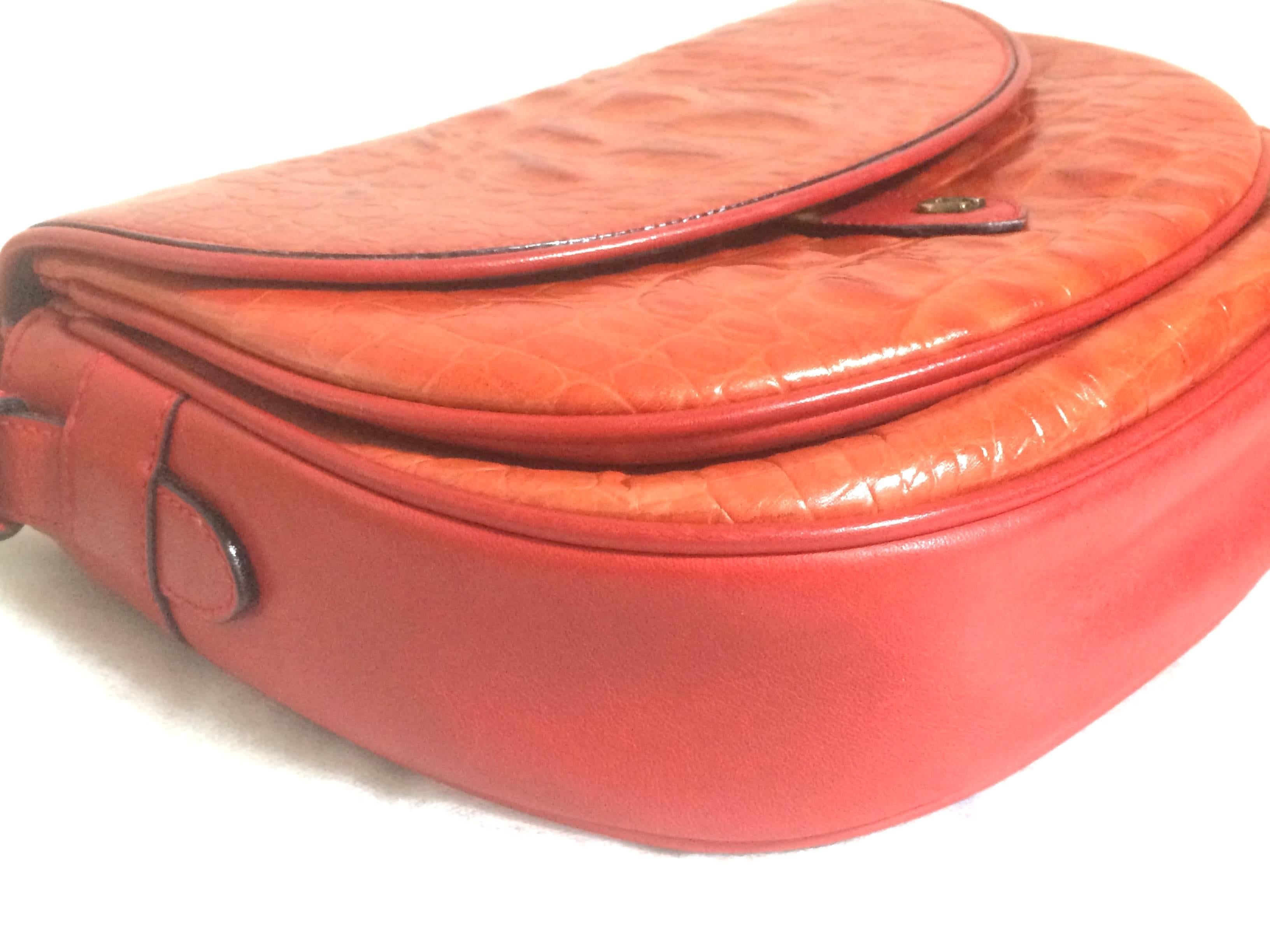 1990s Vintage Etienne Aigner alligator embossed leather shoulder purse. Stunning color of deep orange.

This is a vintage purse of Aigner in the early 90s. 
The leather is alligator embossed finish leather and looking so real and stunning! 
The