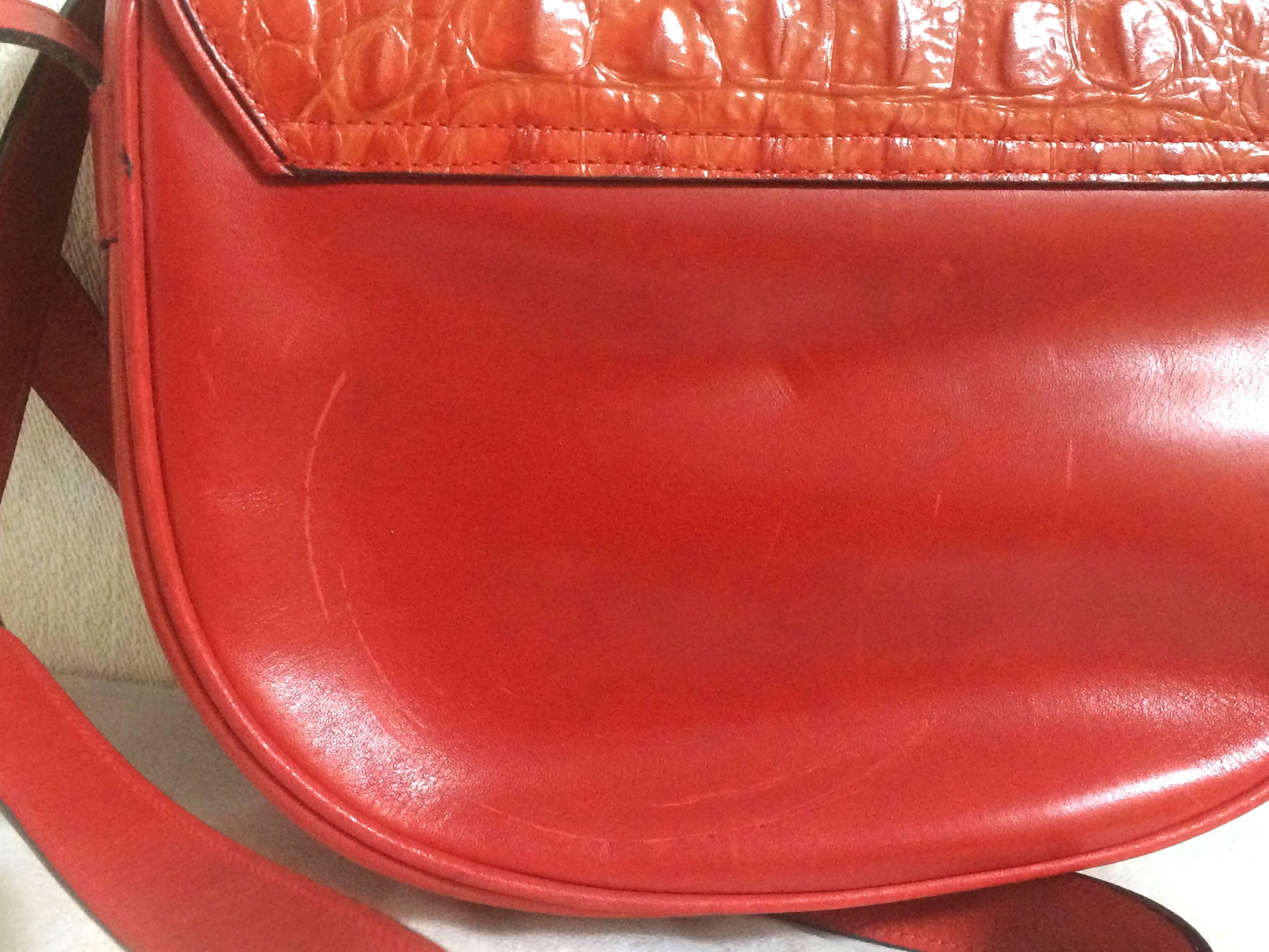 Vintage Etienne Aigner alligator embossed leather shoulder handbag