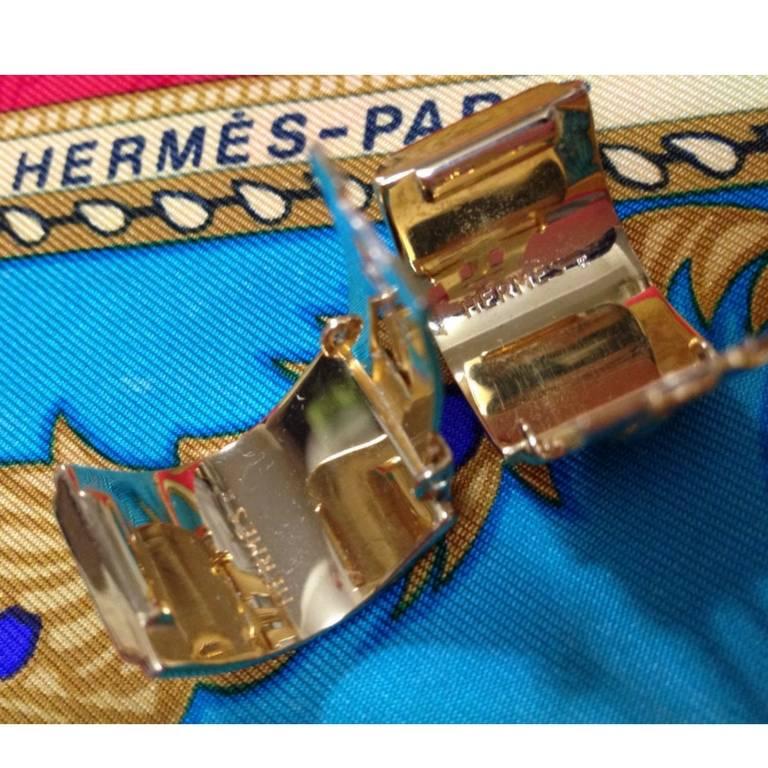  MINT. Vintage Hermes cloisonne porcelain golden earrings with twin lions design In Excellent Condition In Kashiwa, Chiba