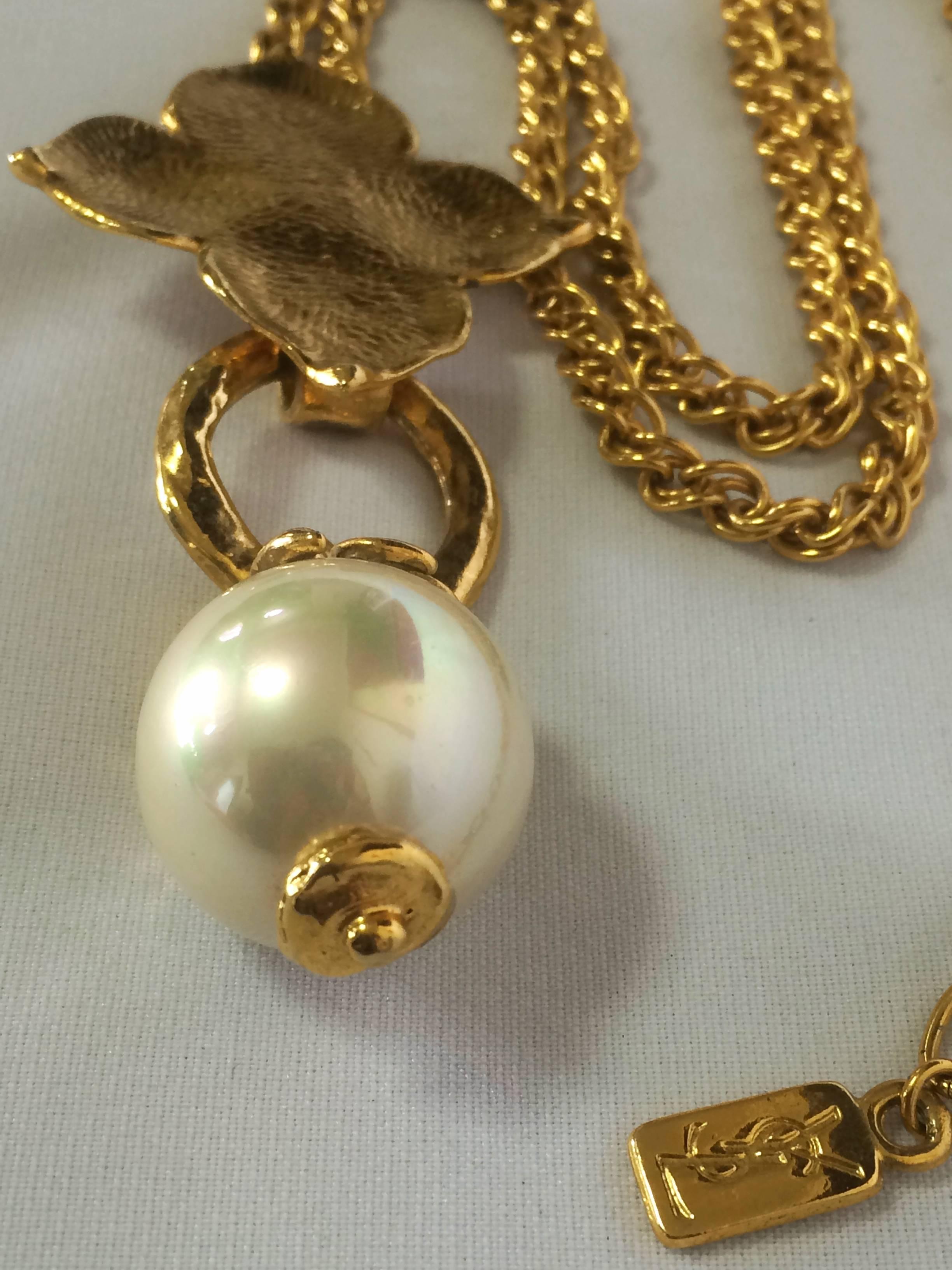 Women's MINT. Vintage Yves Saint Laurent chain long necklace with faux pearl top. For Sale