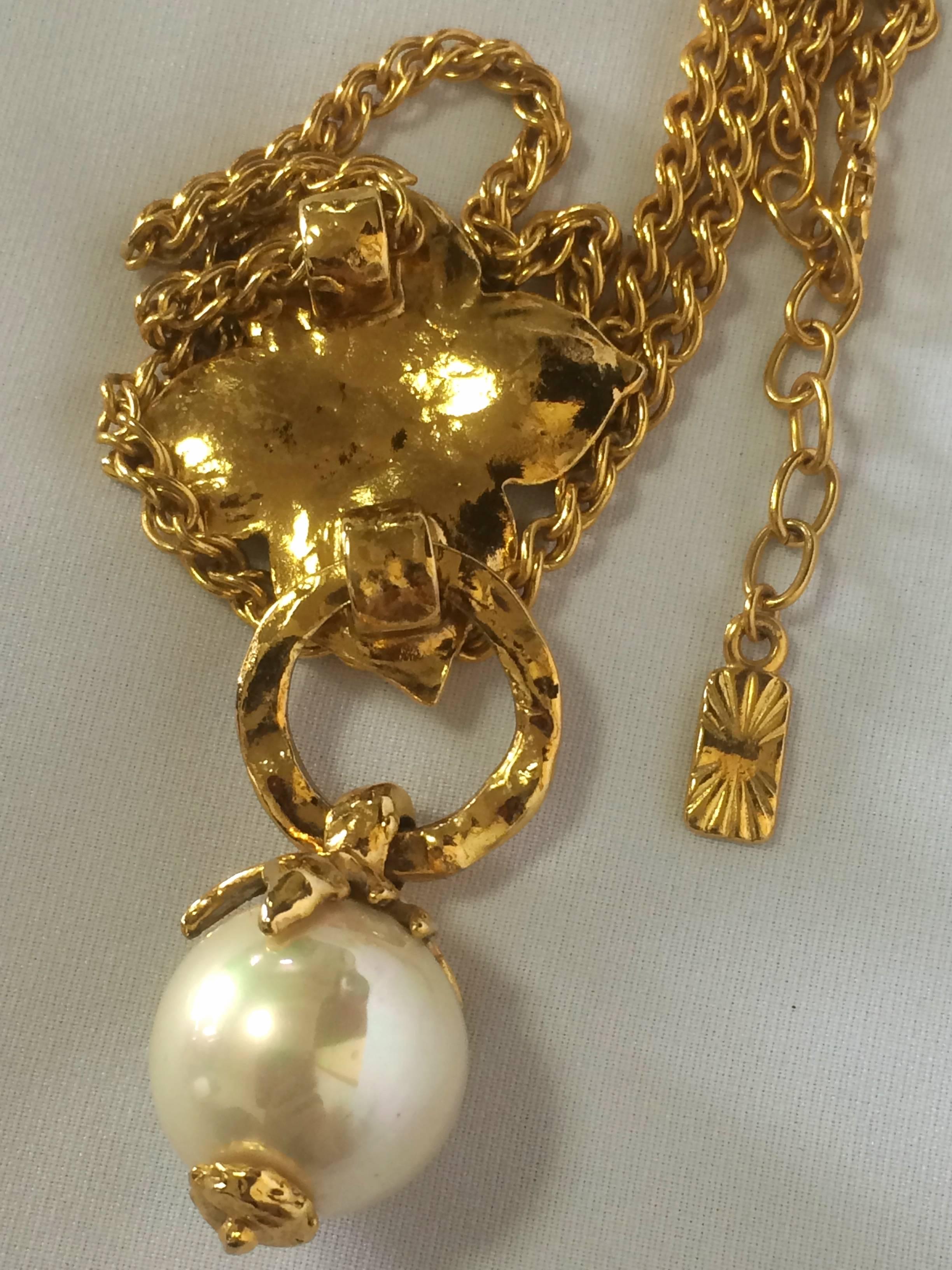 MINT. Vintage Yves Saint Laurent chain long necklace with faux pearl top. For Sale 1