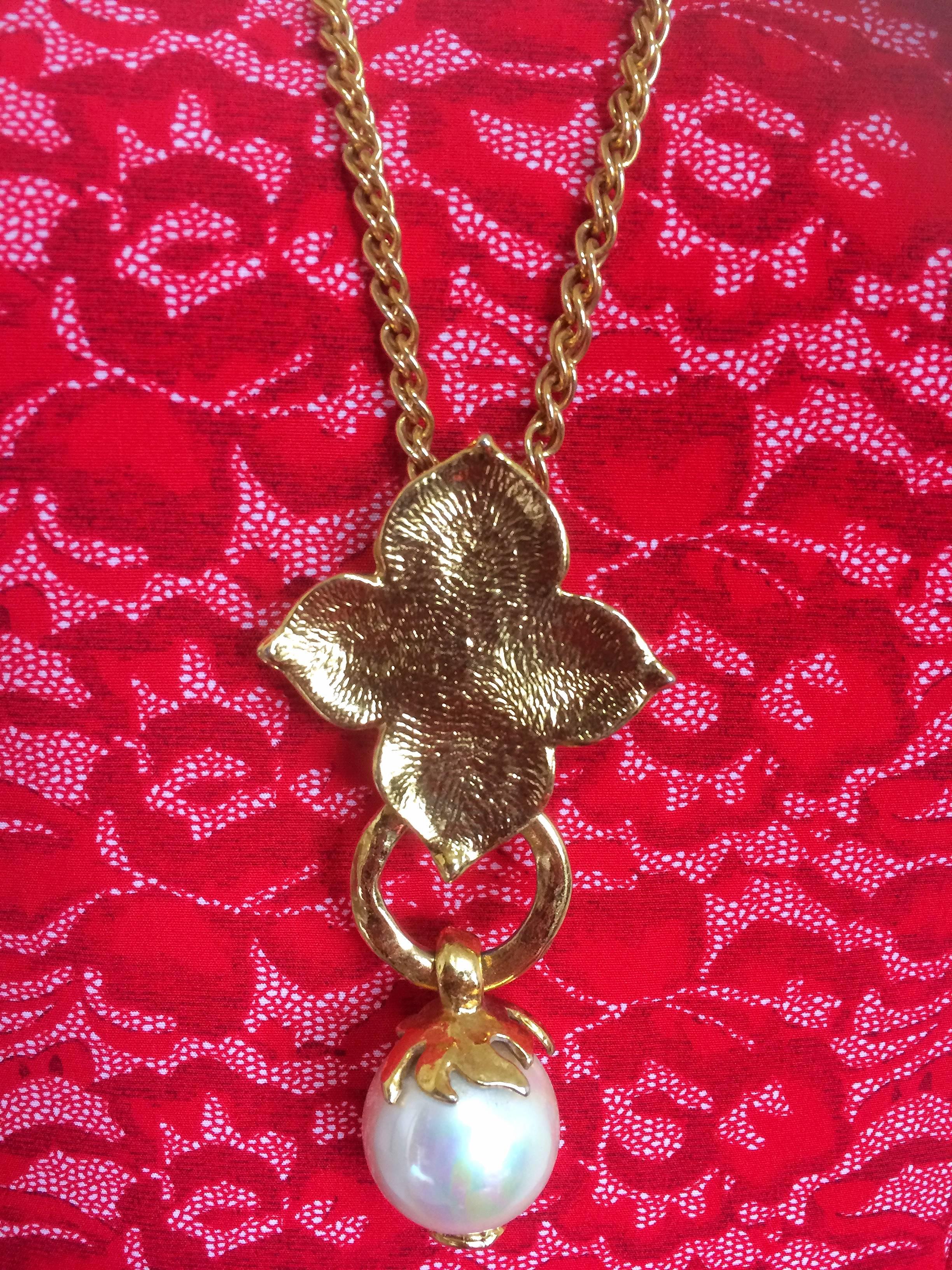 Art Nouveau MINT. Vintage Yves Saint Laurent chain long necklace with faux pearl top. For Sale