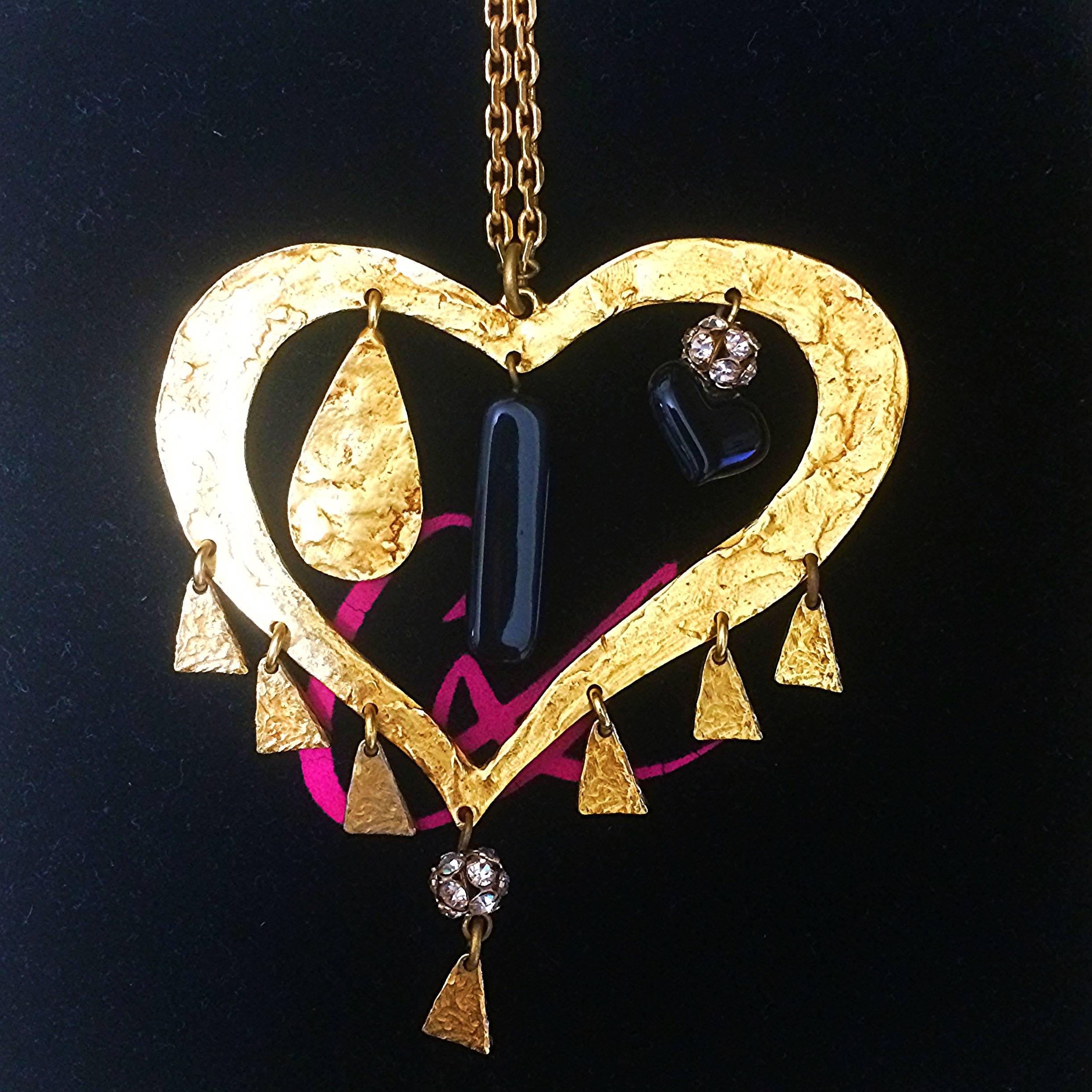 Vintage Christian Lacroix golden large heart necklace with dangling charms. In Good Condition For Sale In Kashiwa, Chiba