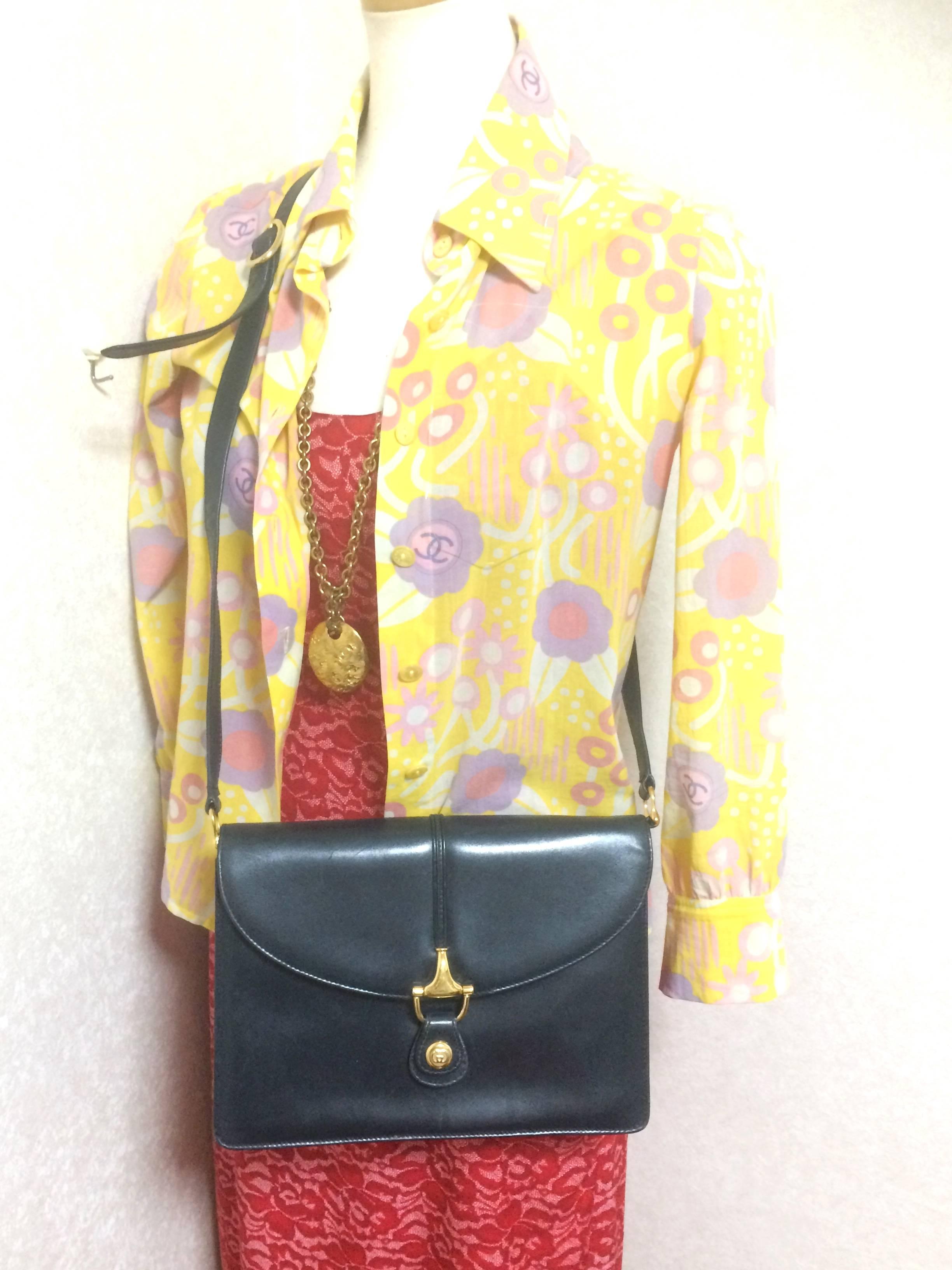80’s Vintage Gucci navy leather  shoulder bag with golden horsebit motif closure 4