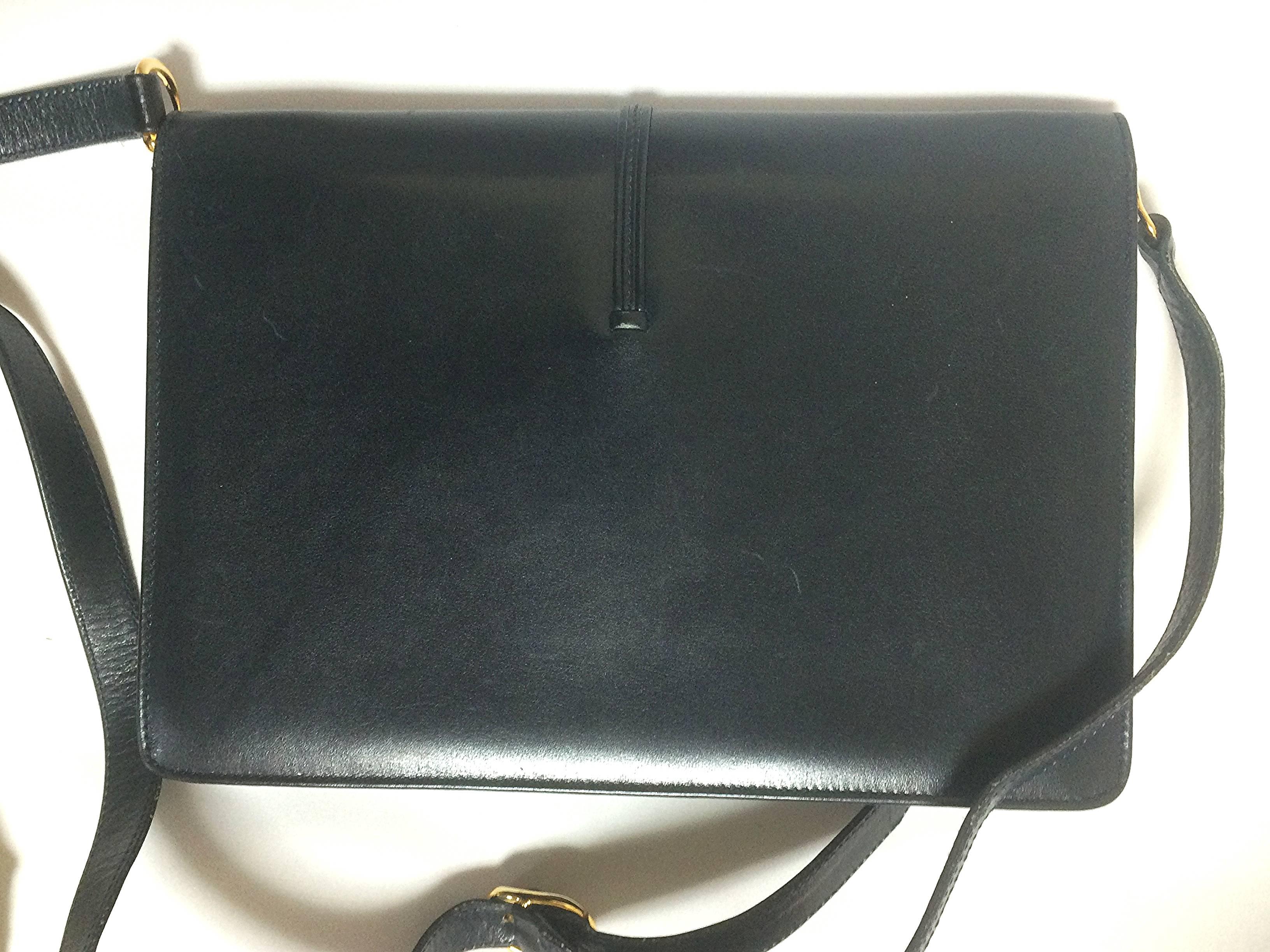 Black 80’s Vintage Gucci navy leather  shoulder bag with golden horsebit motif closure