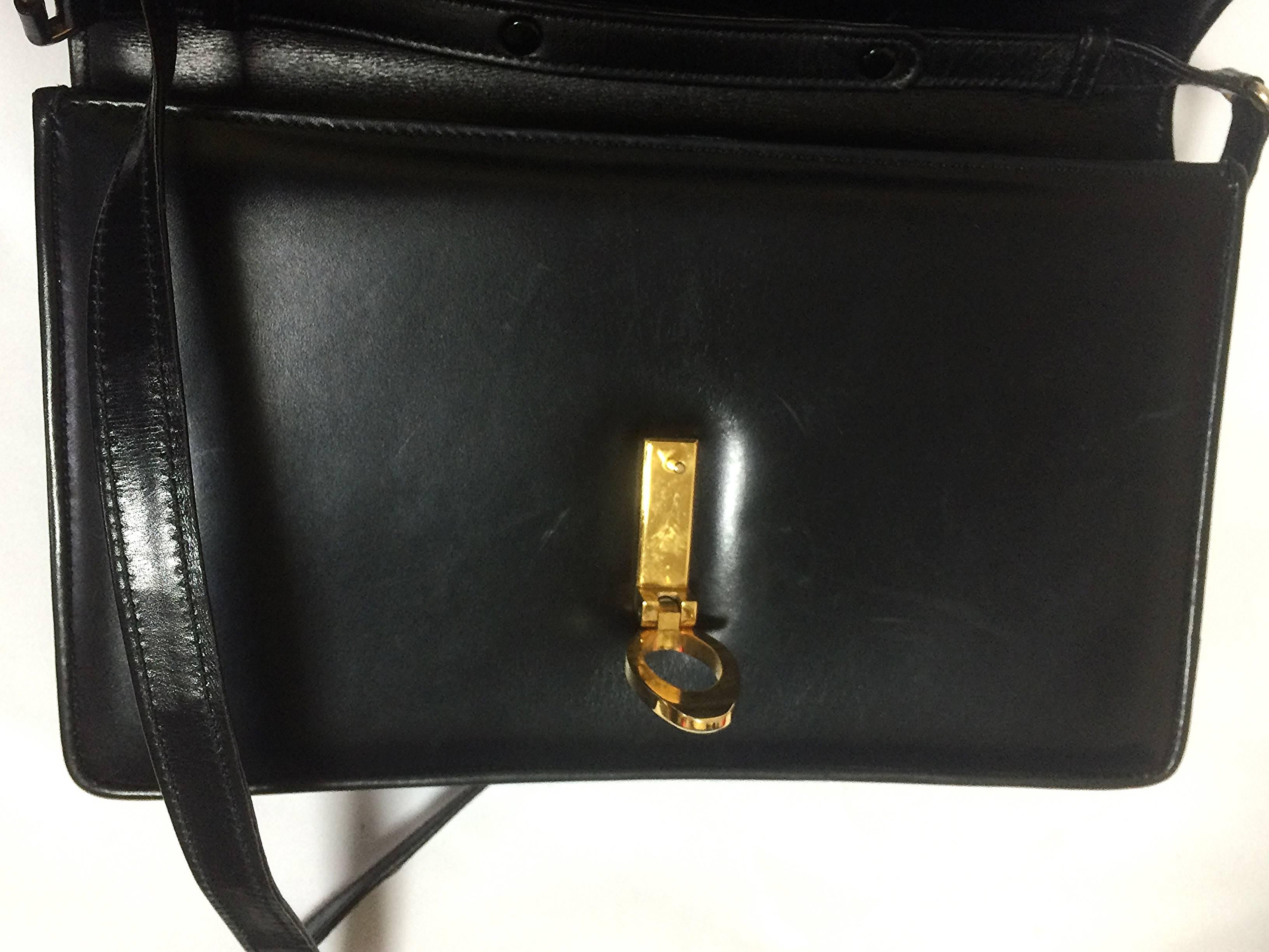 Vintage Gucci black leather shoulder bag with golden logo embossed oval mot 1