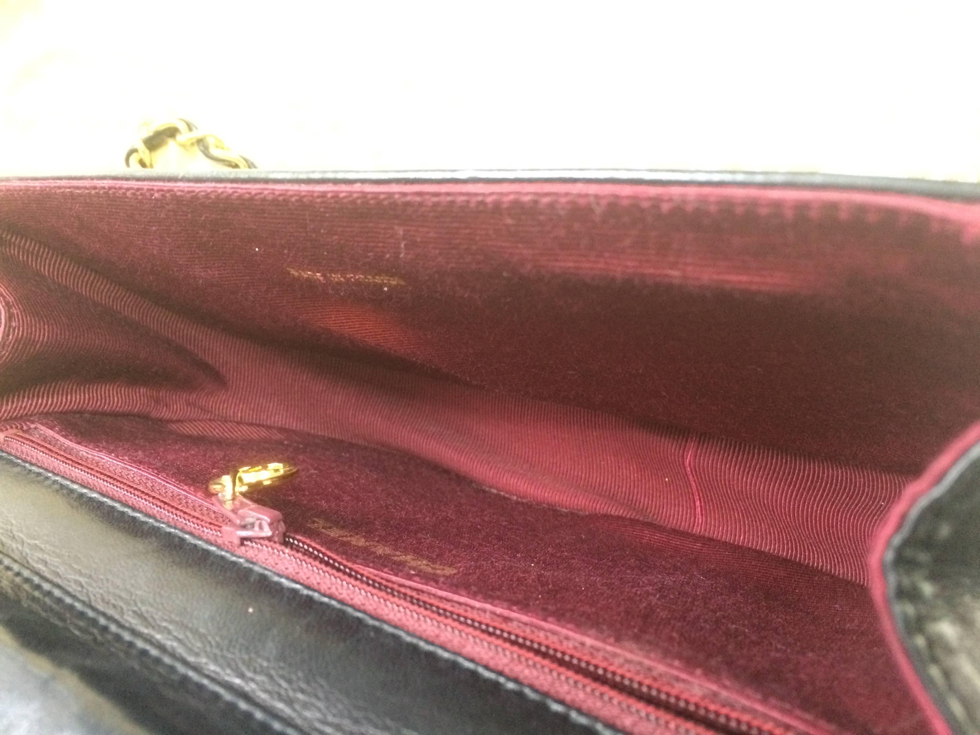 Vintage Chanel black lambskin half moon 2.55 chain shoulder bag with golden CC. In Good Condition In Kashiwa, Chiba