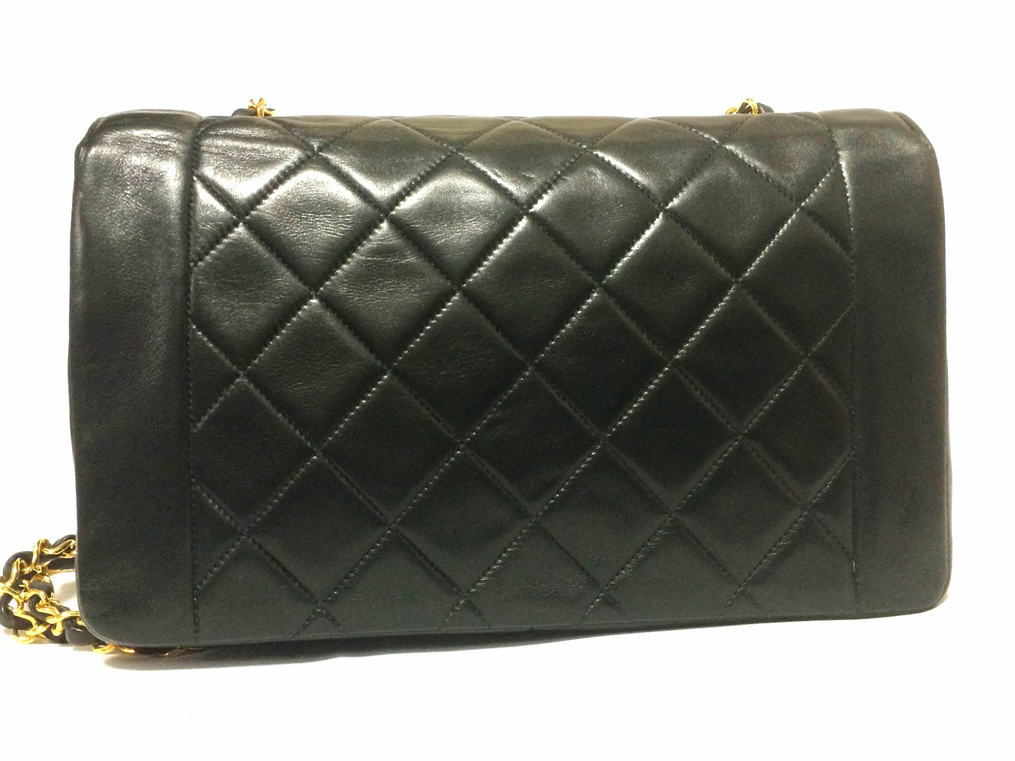 Black MINT. Vintage CHANEL black lambskin classic flap 2.55 gold chain shoulder bag.