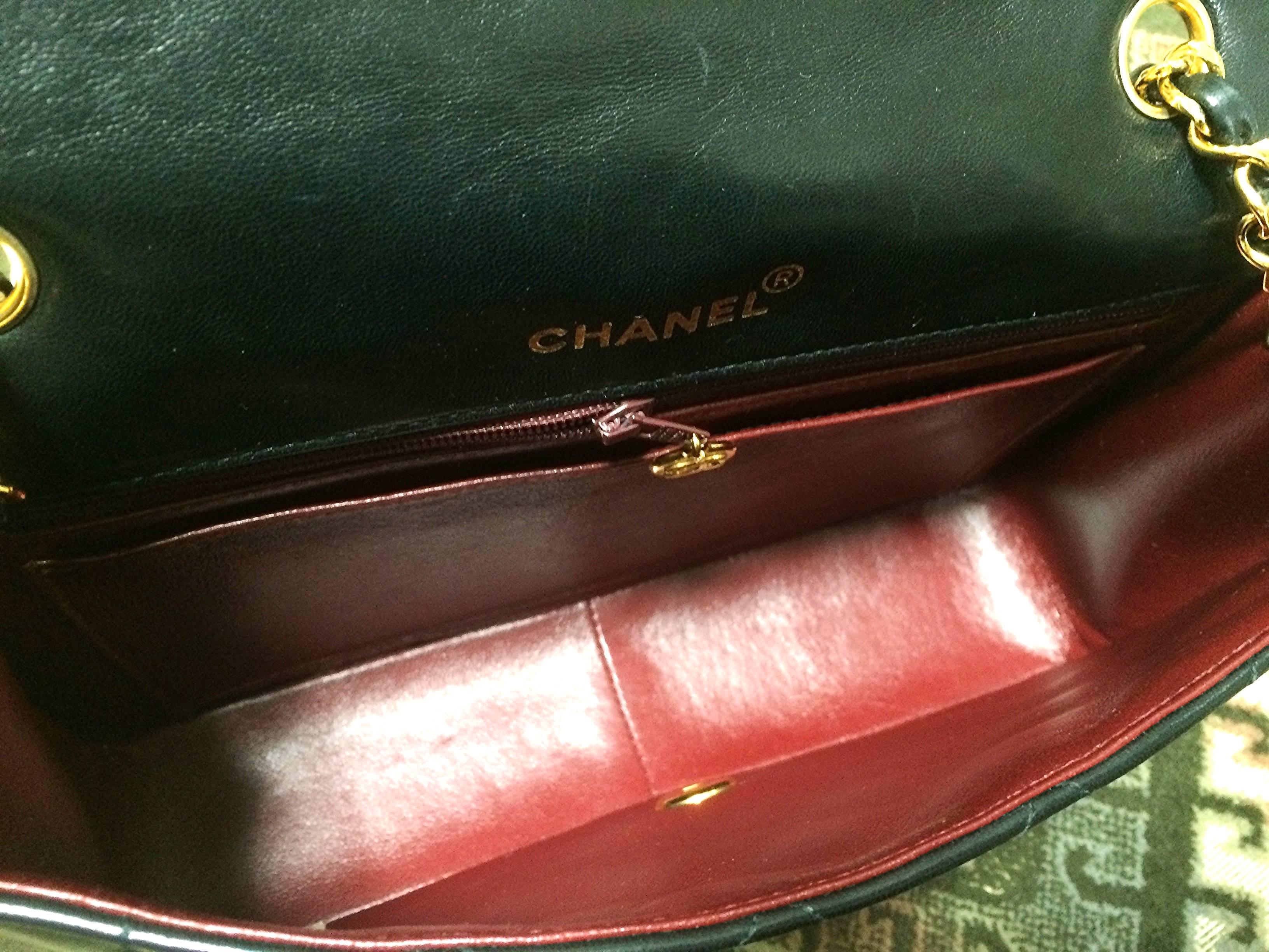 MINT. Vintage CHANEL black lambskin classic flap 2.55 gold chain shoulder bag. 5