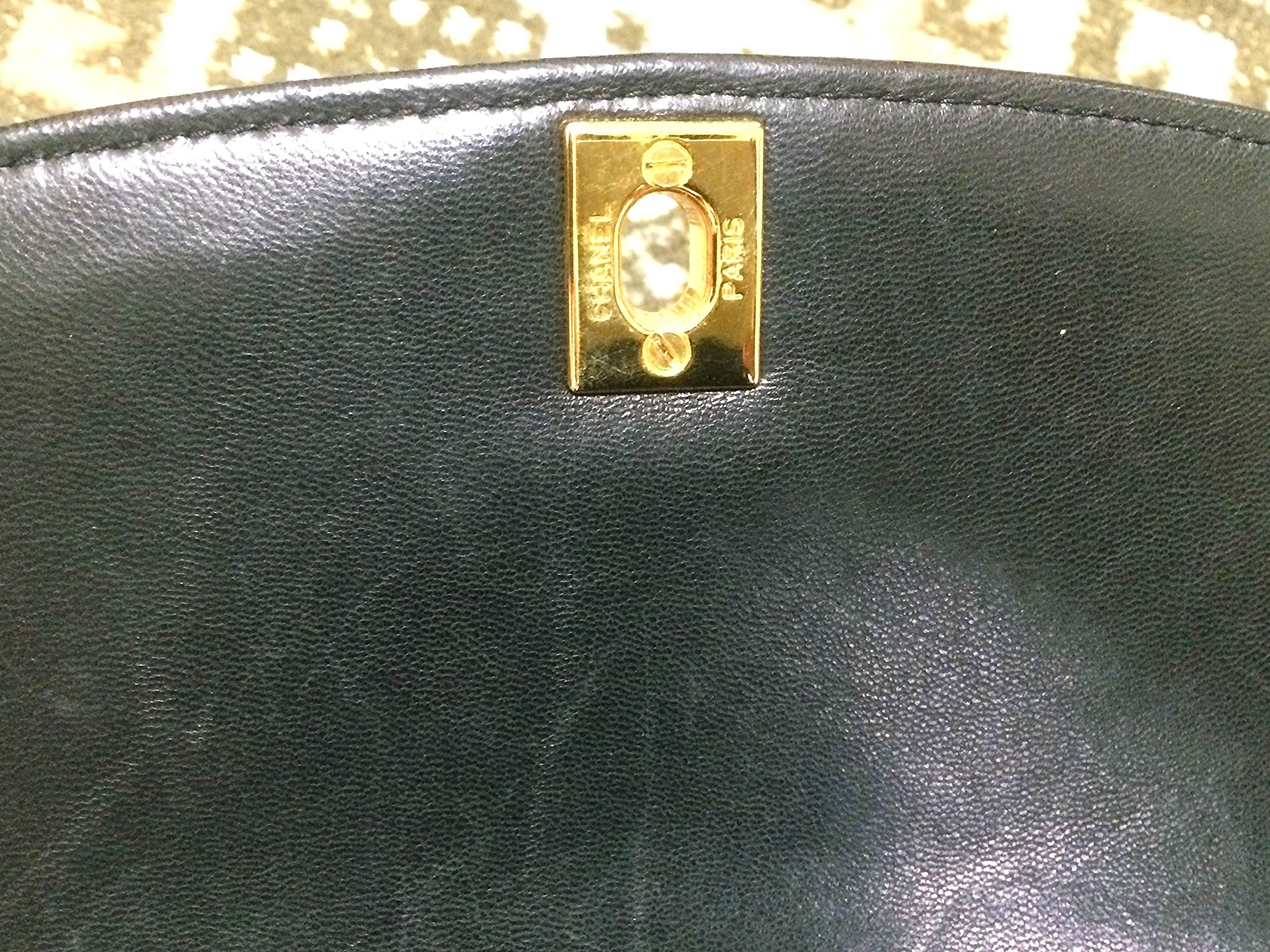 MINT. Vintage CHANEL black lambskin classic flap 2.55 gold chain shoulder bag. 3