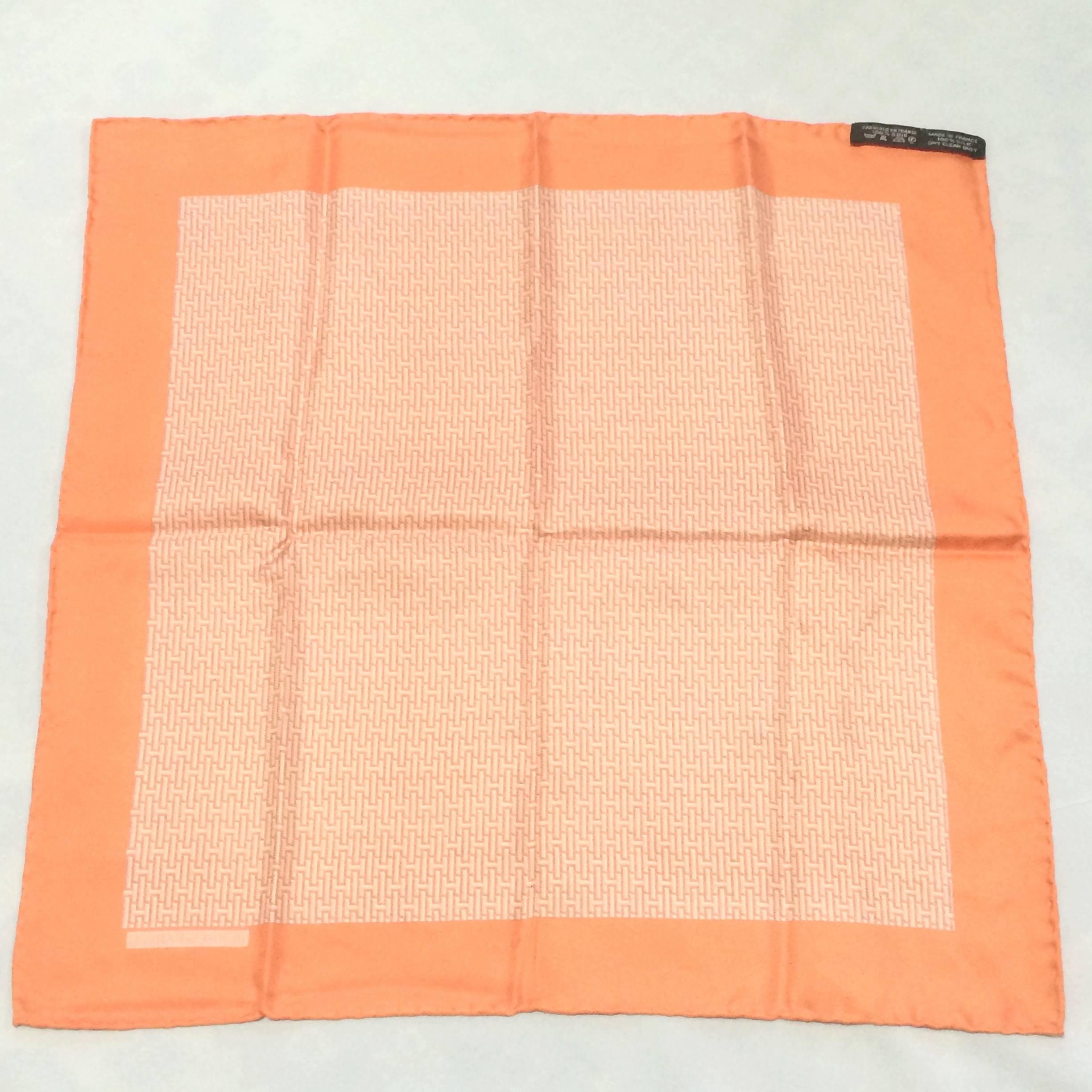 MINT. Vintage HERMES mini carre twill orange and logo print silk scarf. Classic  In Excellent Condition For Sale In Kashiwa, Chiba