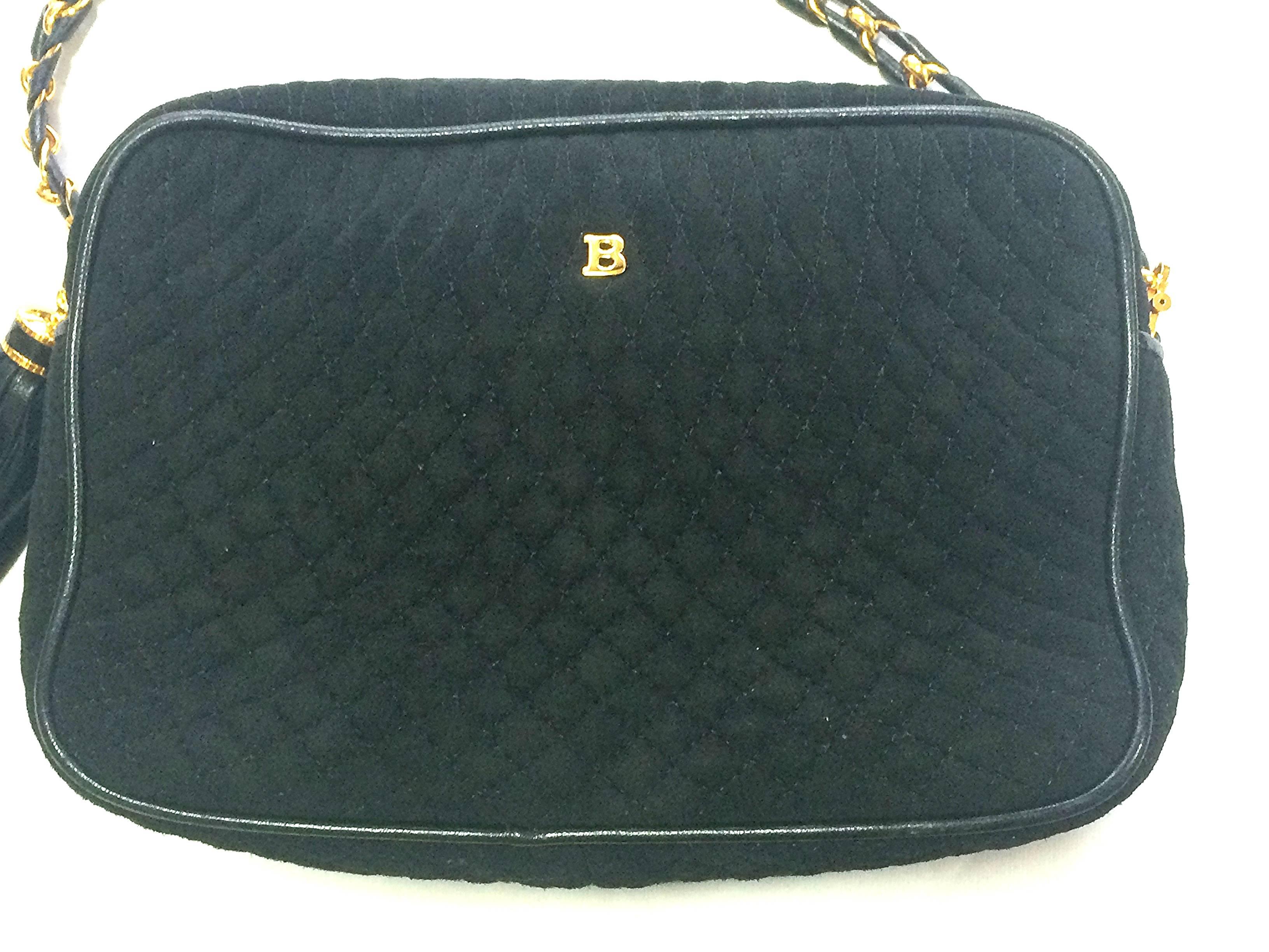 1990s. Vintage BALLY genuine black suede leather quilted shoulder camera bag with fringe and gold tone chain strap.

This is a vintage Bally genuine suede leather quilted shoulder bag back in the old Bally collection.
It has a gold 