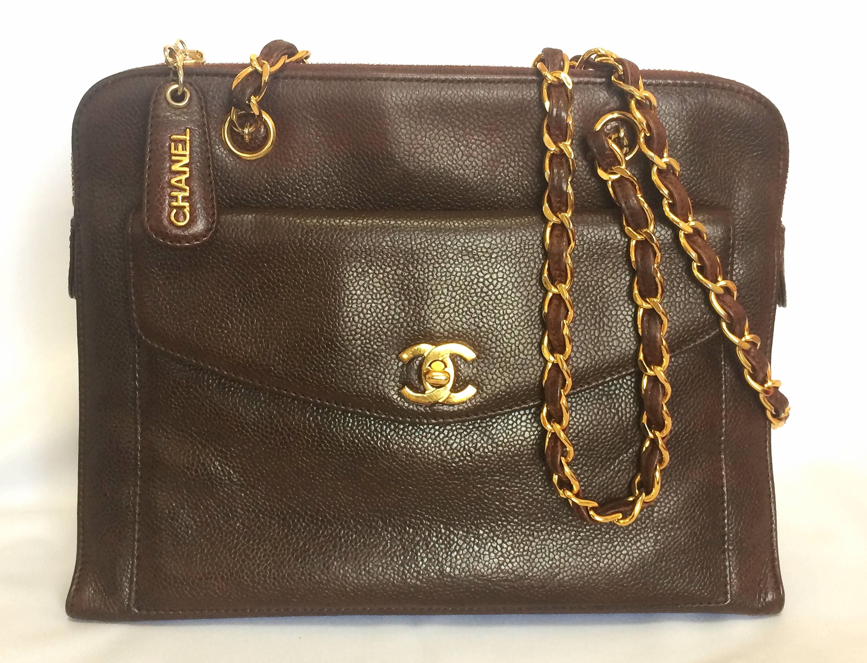 1990s. Vintage CHANEL dark brown caviar leather chain shoulder tote bag with golden CC closure. Classic and daily use bag

This is a vintage caviarskin chain shoulder tote bag in dark brown from 90's CHANEL. 
Featuring a golden CC turn lock