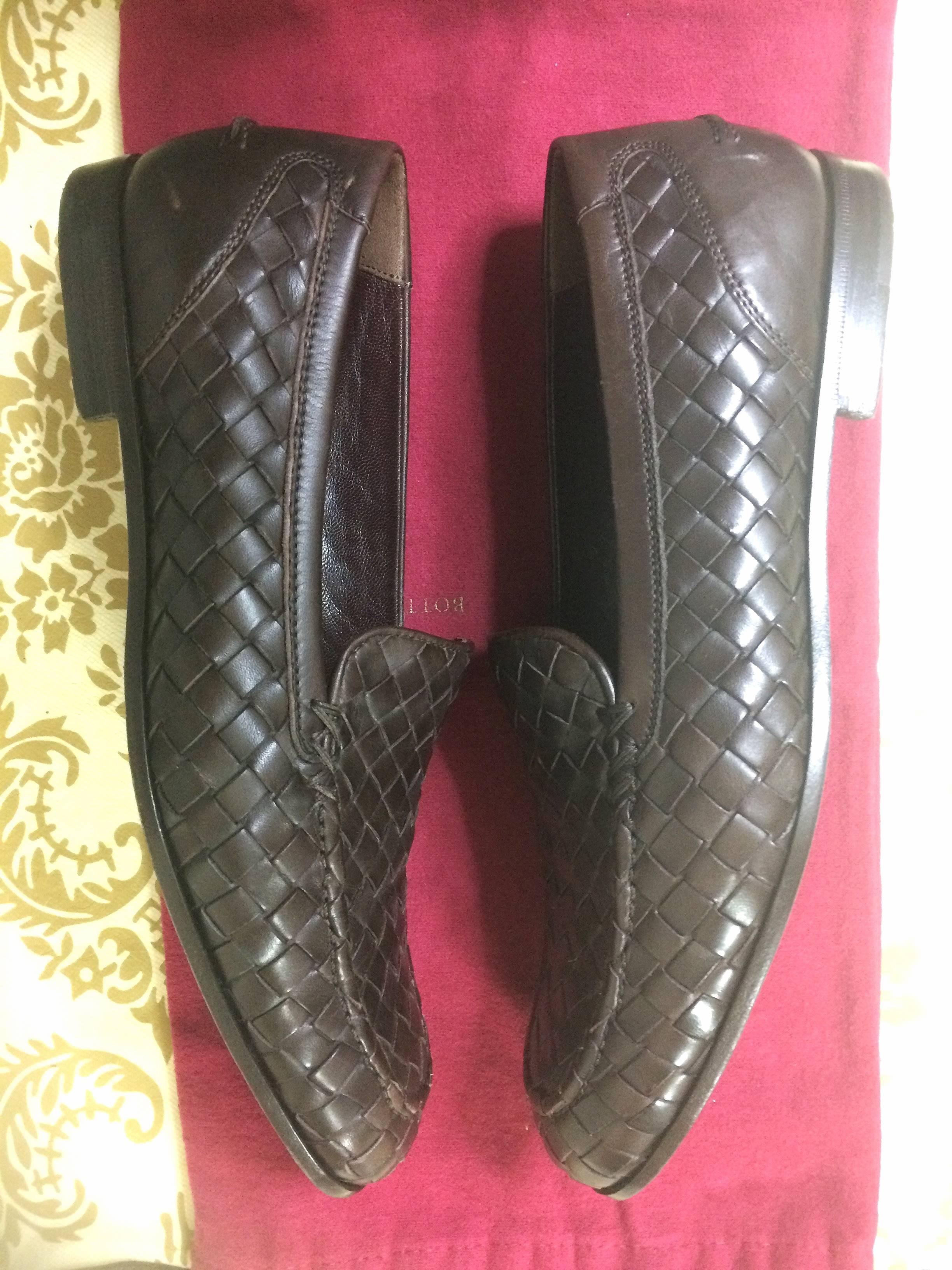 Gray MINT. Vintage Bottega Veneta classic dark brown intrecciato leather shoes. EU38 For Sale