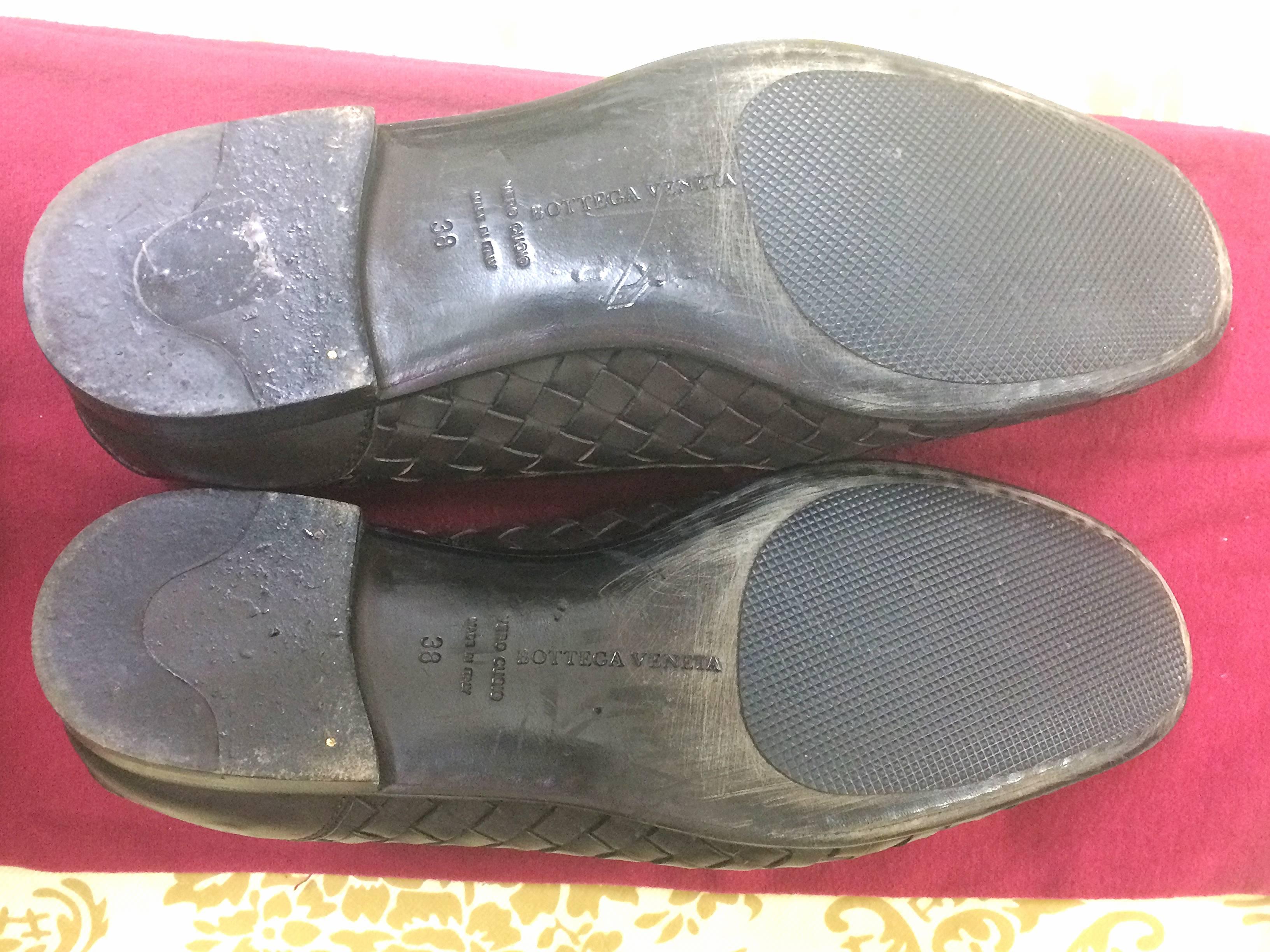 MINT. Vintage Bottega Veneta classic dark brown intrecciato leather shoes. EU38 For Sale 2