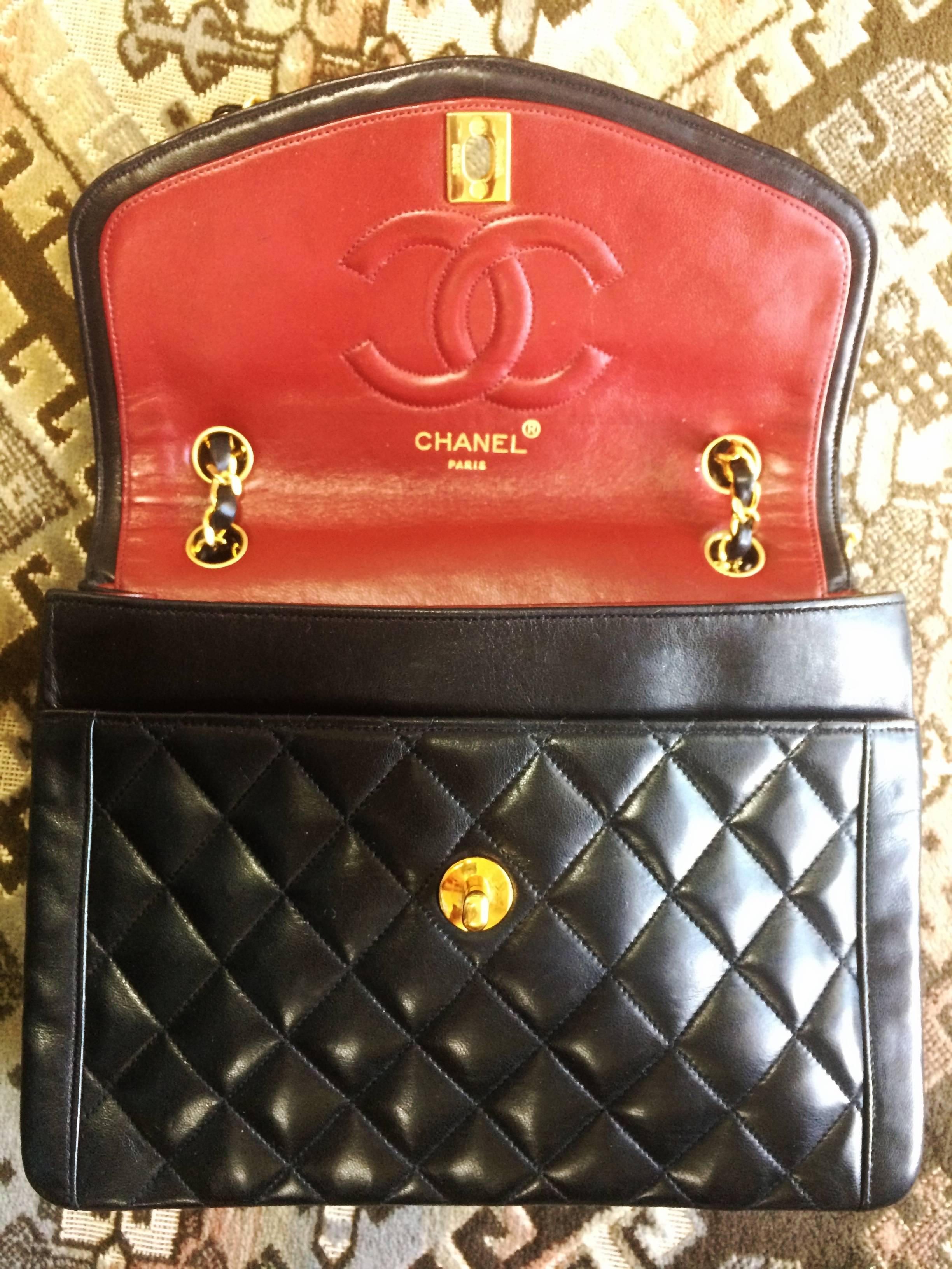 Vintage Chanel black lambskin chain shoulder 2.55 shoulder bag, pentagon flap For Sale 3