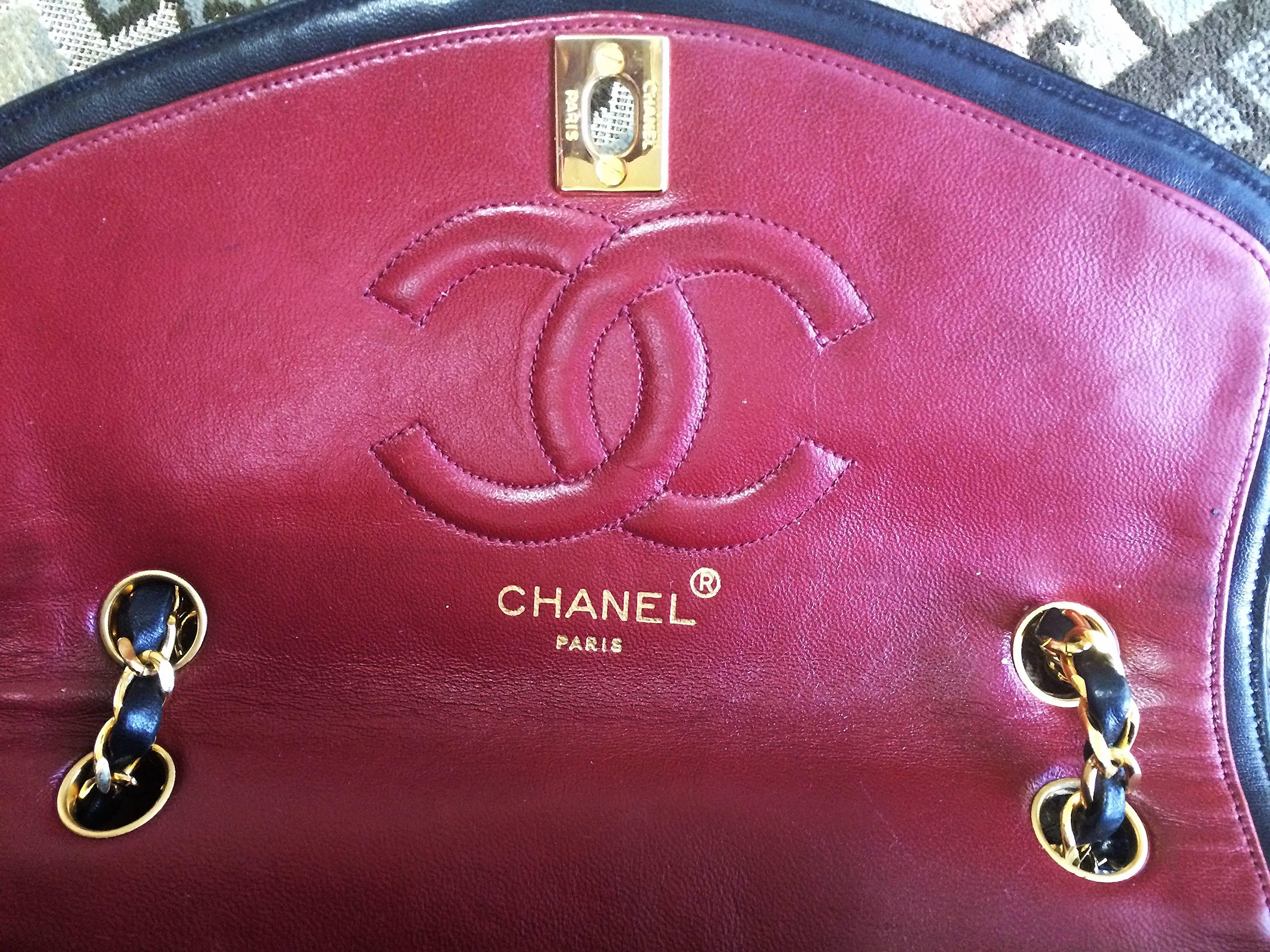 Vintage Chanel black lambskin chain shoulder 2.55 shoulder bag, pentagon flap For Sale 2