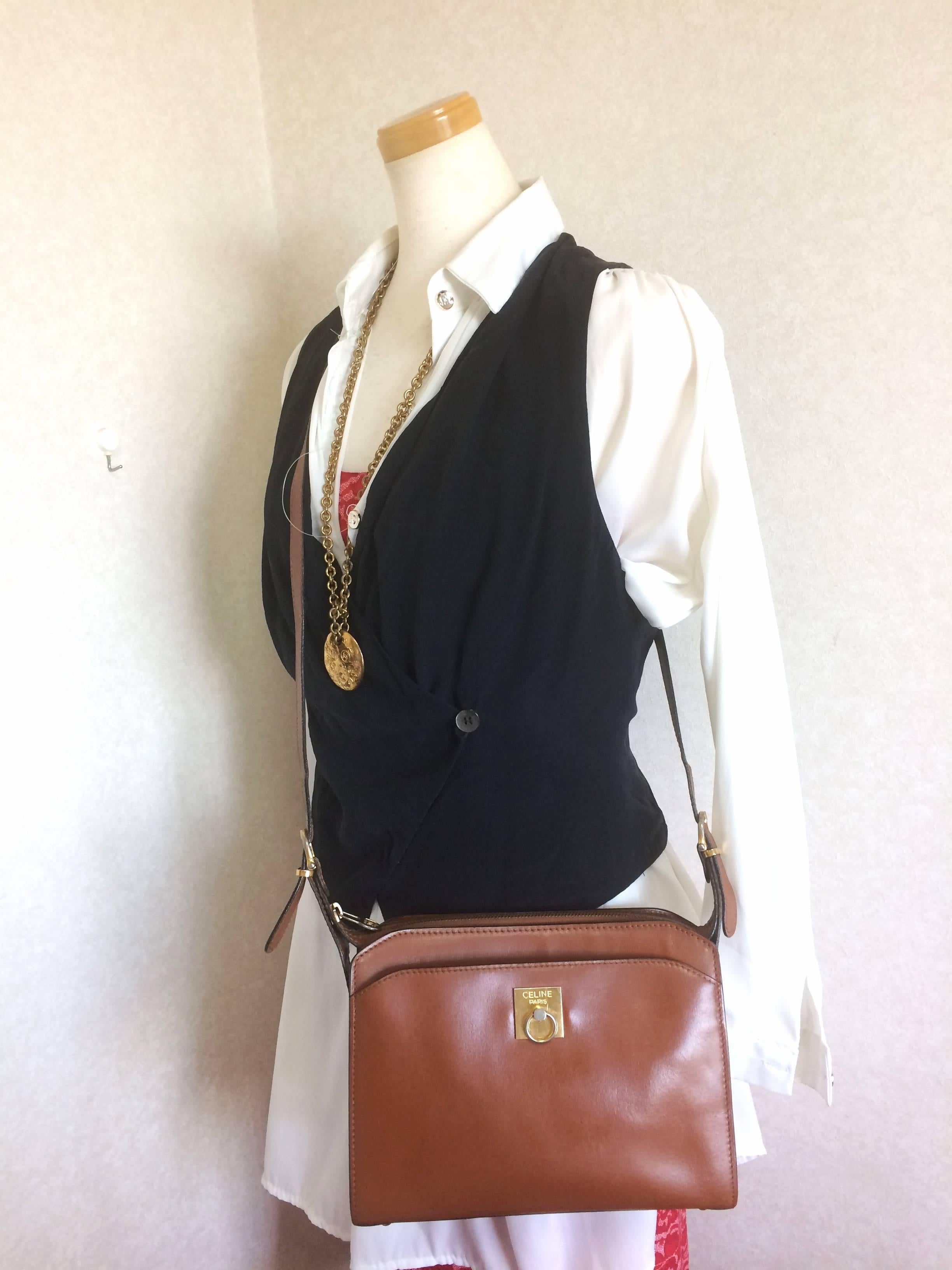 Vintage CELINE genuine brown leather shoulder bag with golden logo motif. 5