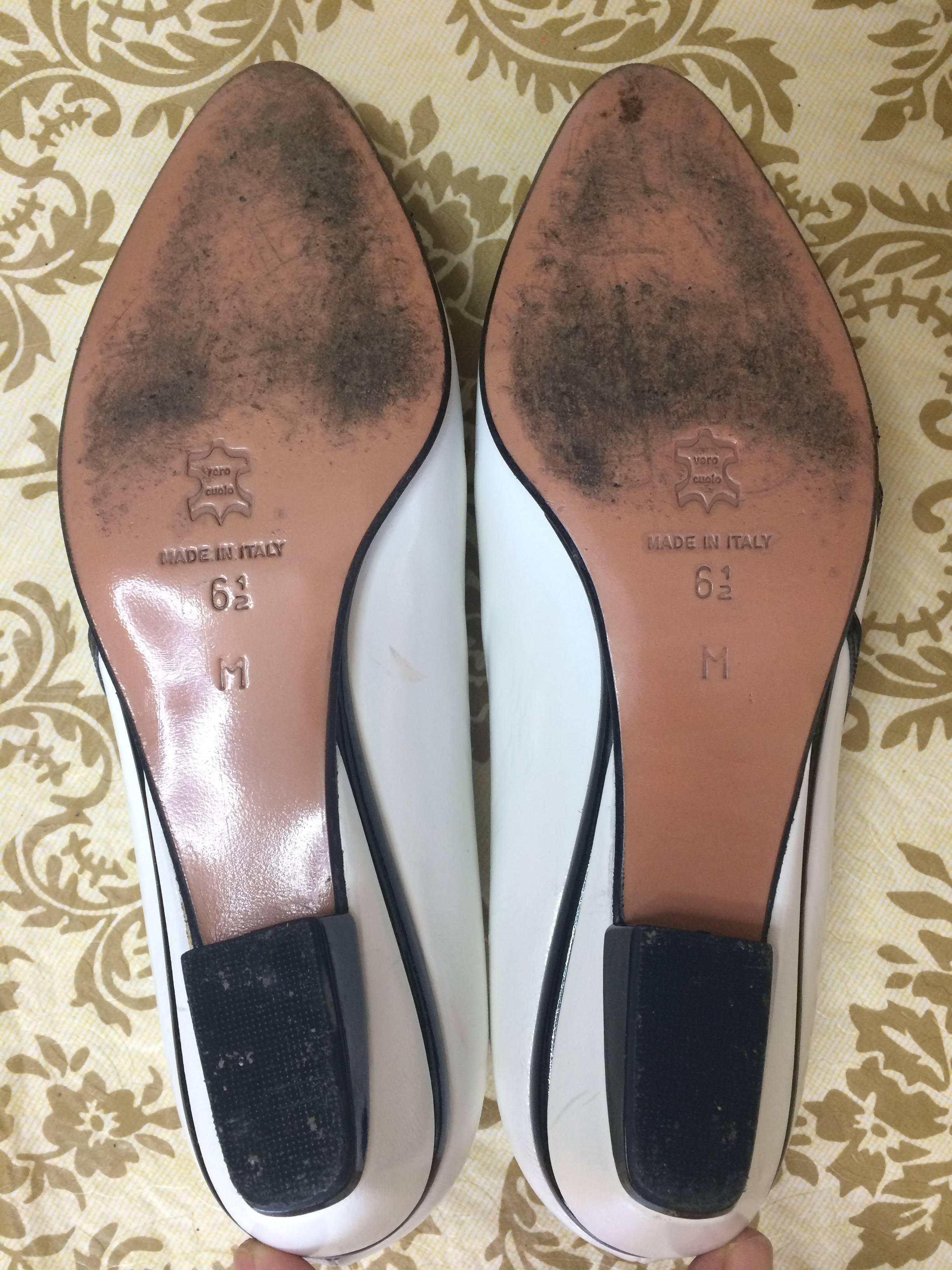 Vintage BALLY white and black leather flat shoes, pumps with geometric design. 2