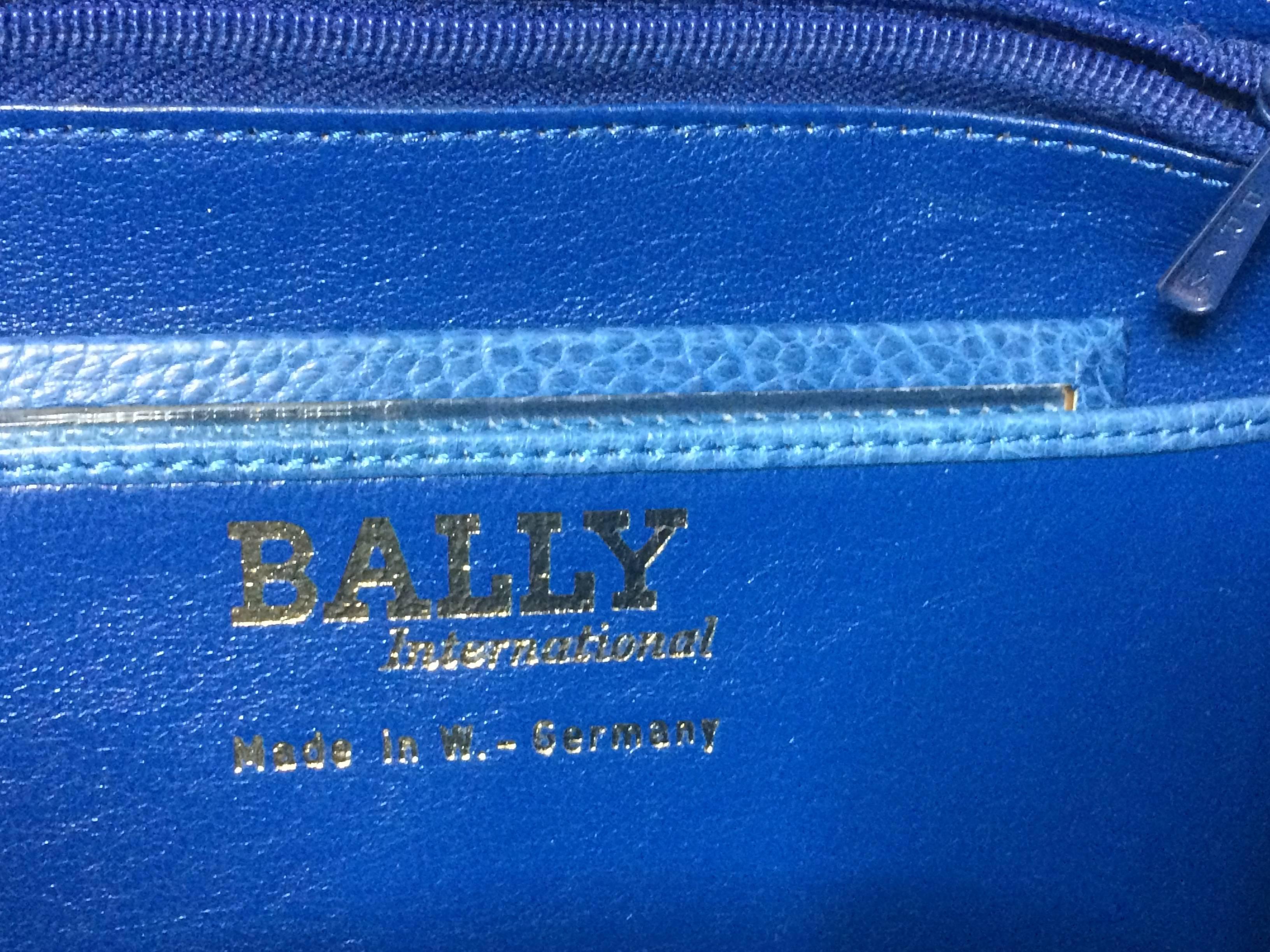 Vintage BALLY genuine blue ostrich leather shoulder bag with gathered knot, 1bow For Sale 4