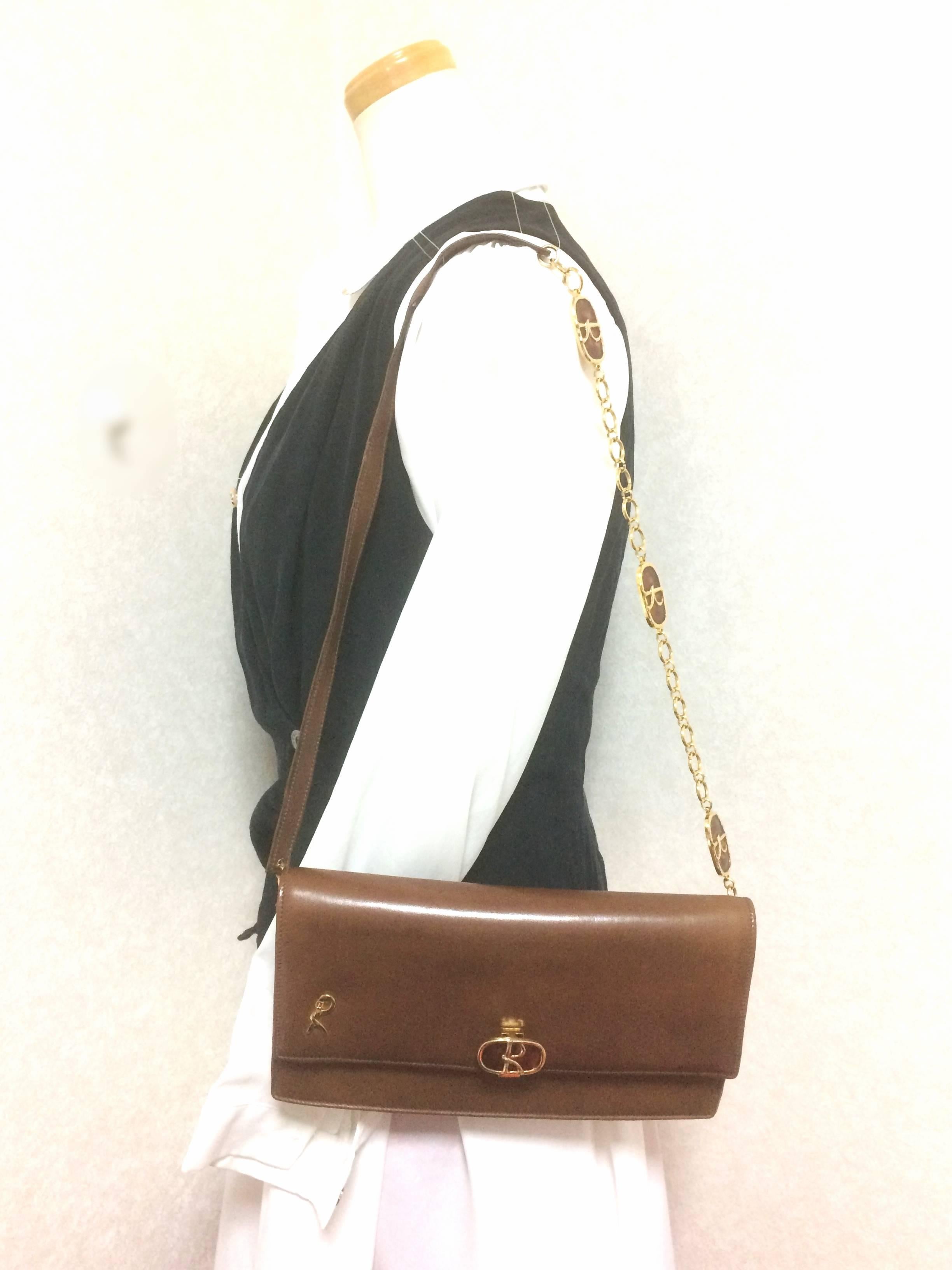 70's vintage Roberta di Camerino brown genuine leather purse with R cham chains. For Sale 4