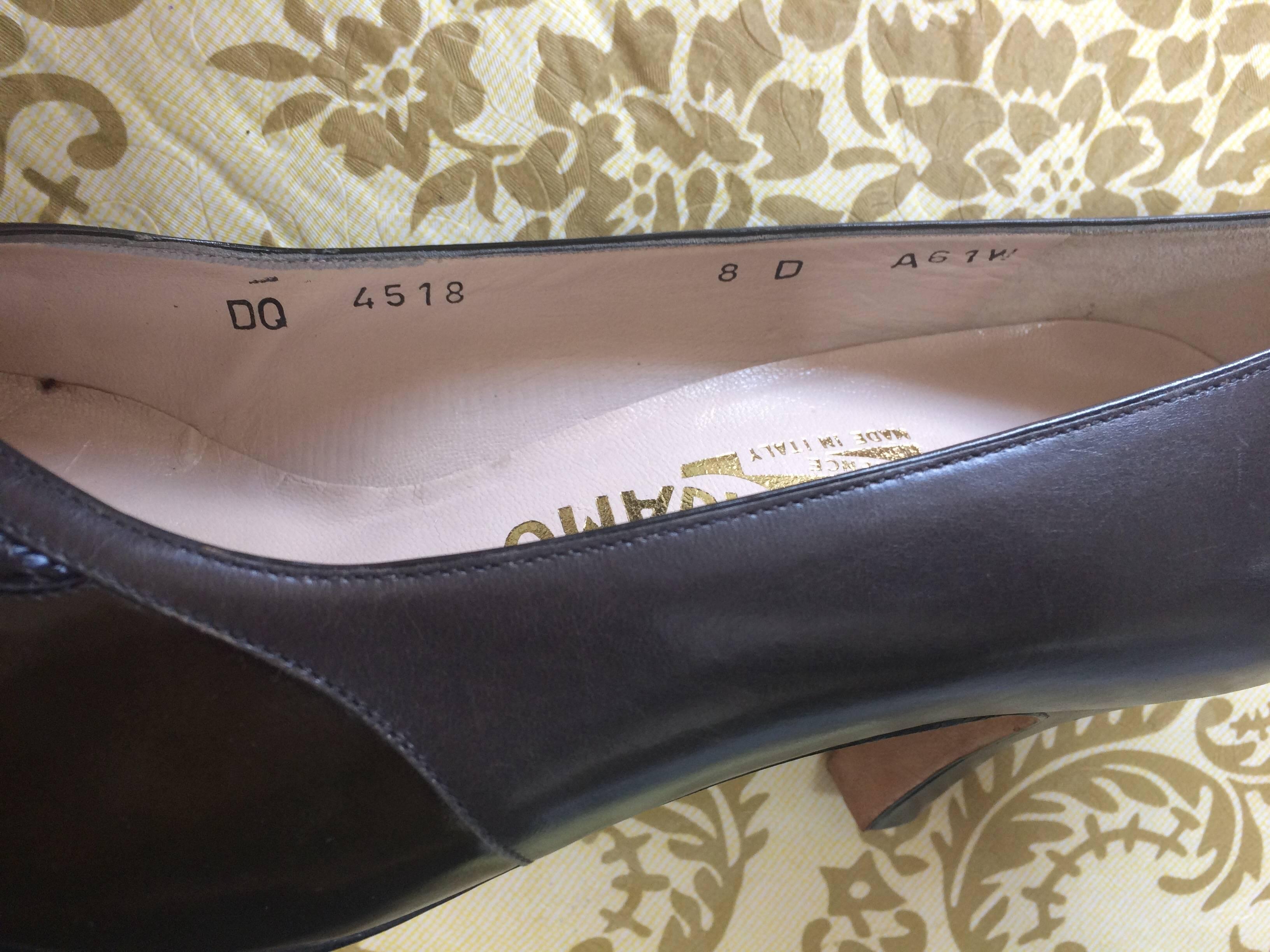Gray Vintage Salvatore Ferragamo grey and dark brown leather pumps with snakeskin. 8D For Sale