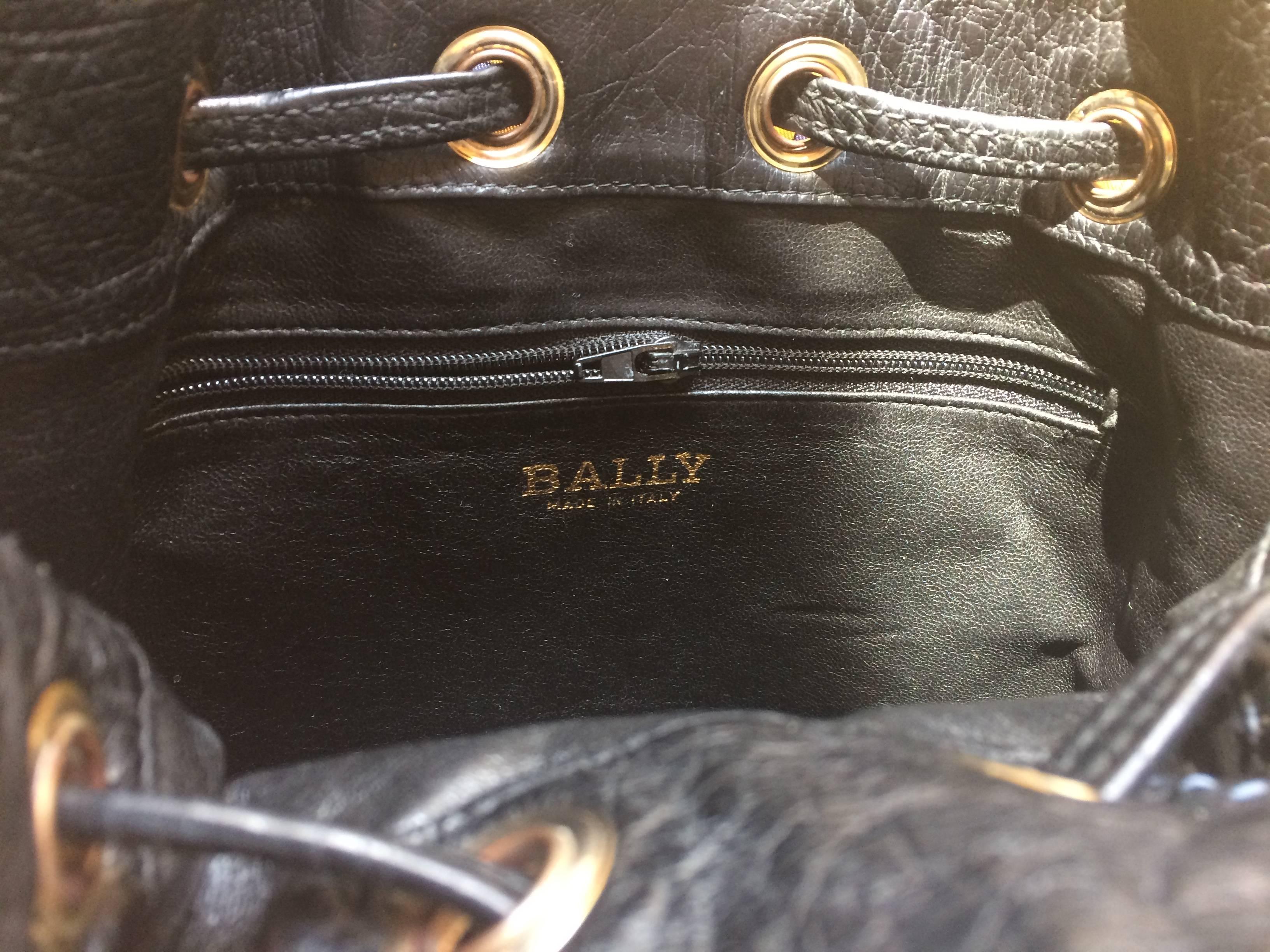 Women's Vintage BALLY genuine black ostrich leather hobo bucket shoulder bag. For Sale