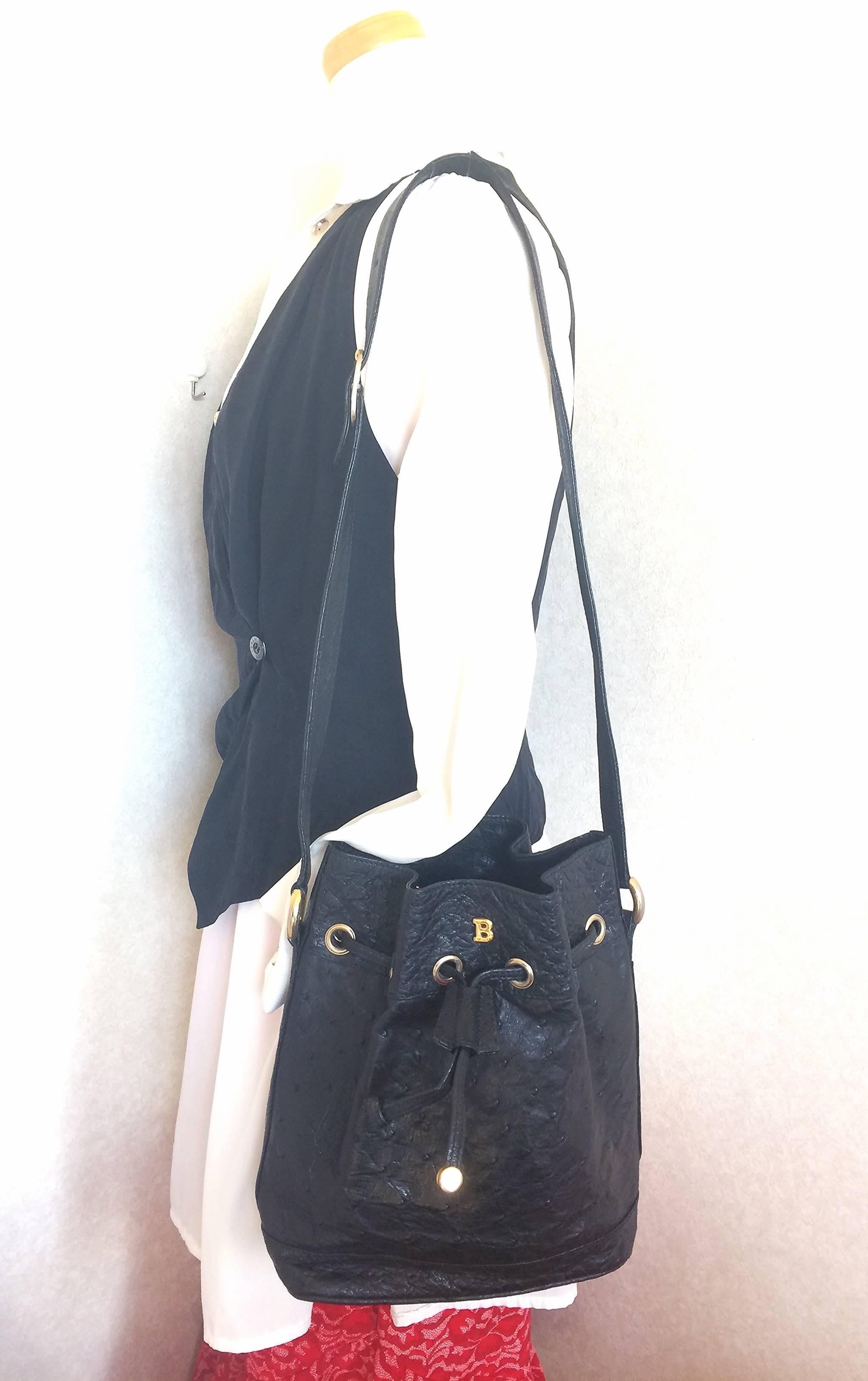 Vintage BALLY genuine black ostrich leather hobo bucket shoulder bag. For Sale 1