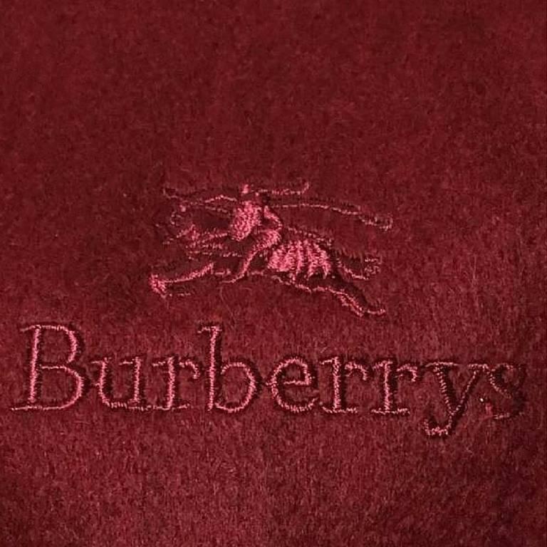 1990s. NEW WITH TAGS. Vintage Burberrys wine Bordeaux color cashmere 100% long scarf, stole. Made in England. Unisex.

This is a 100% Cashmere long scarf from Burberrys back in the 90's. Unisex use. Great gift idea.

Featuring the fringes at both