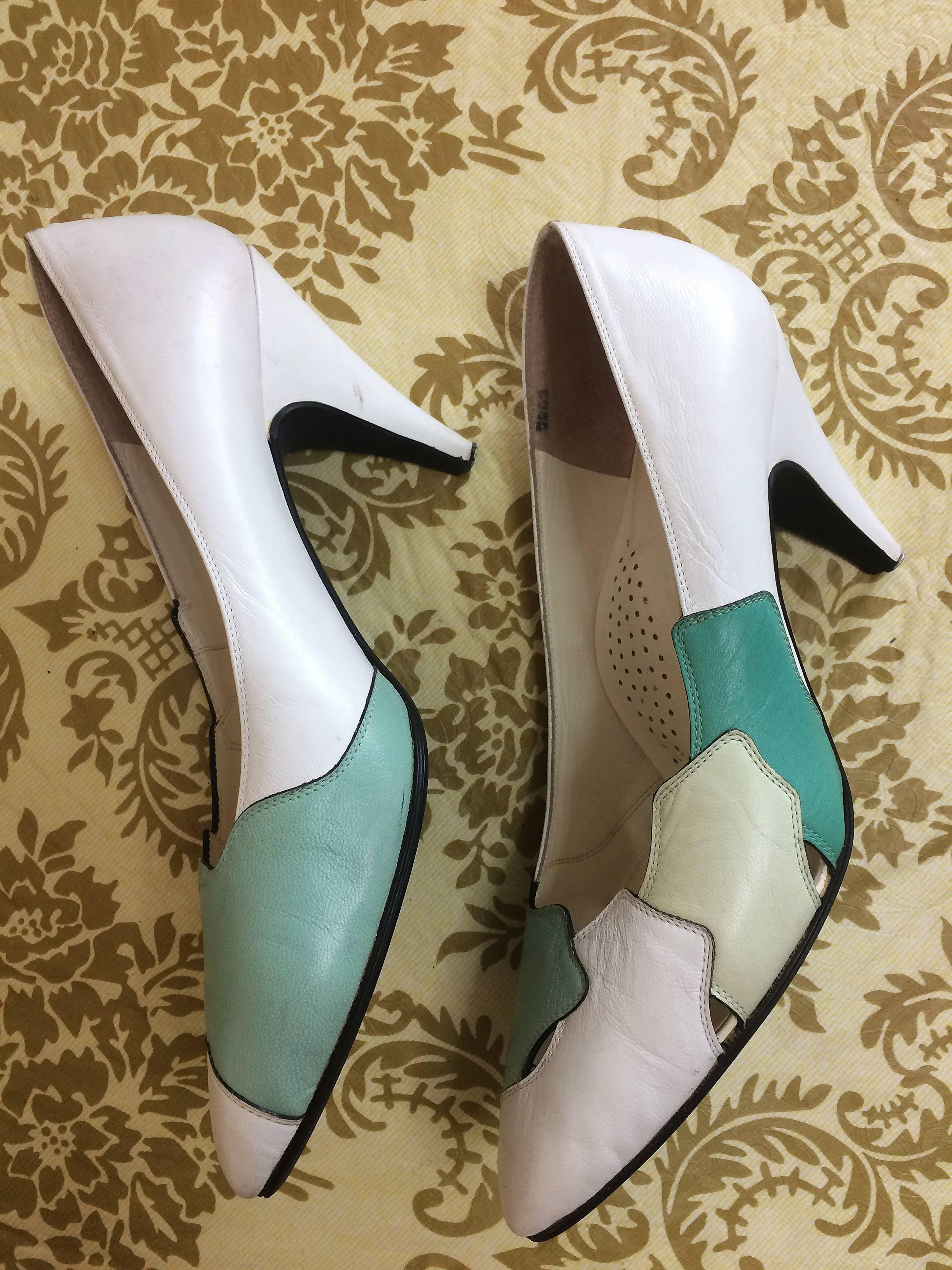 1990s. Vintage LANVIN white, light green, and green layered leather shoes, pumps with mod, geometric design.  US6, 6.5 Made in Japan

This is a vintage pair of shoes, pumps in white, light green, and green layered and geometric design from LANVIN